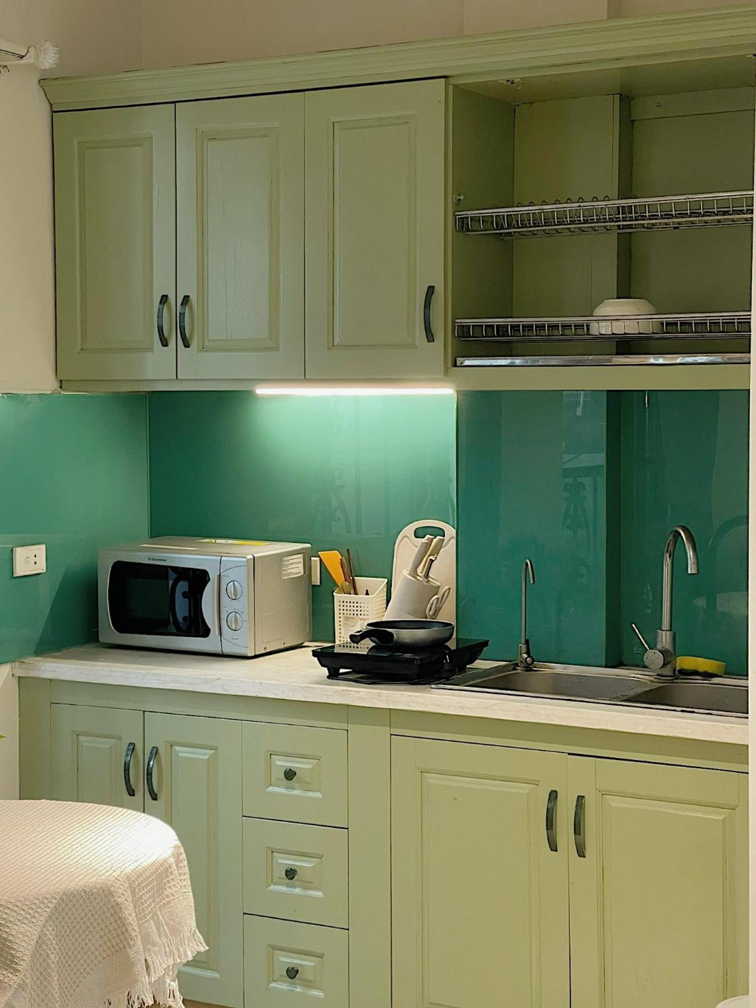 Migo Housing - Lift Access - Hanoi Beer Street - Central and Spacious - Ensuite Kitchen - Ensuite Bathroom