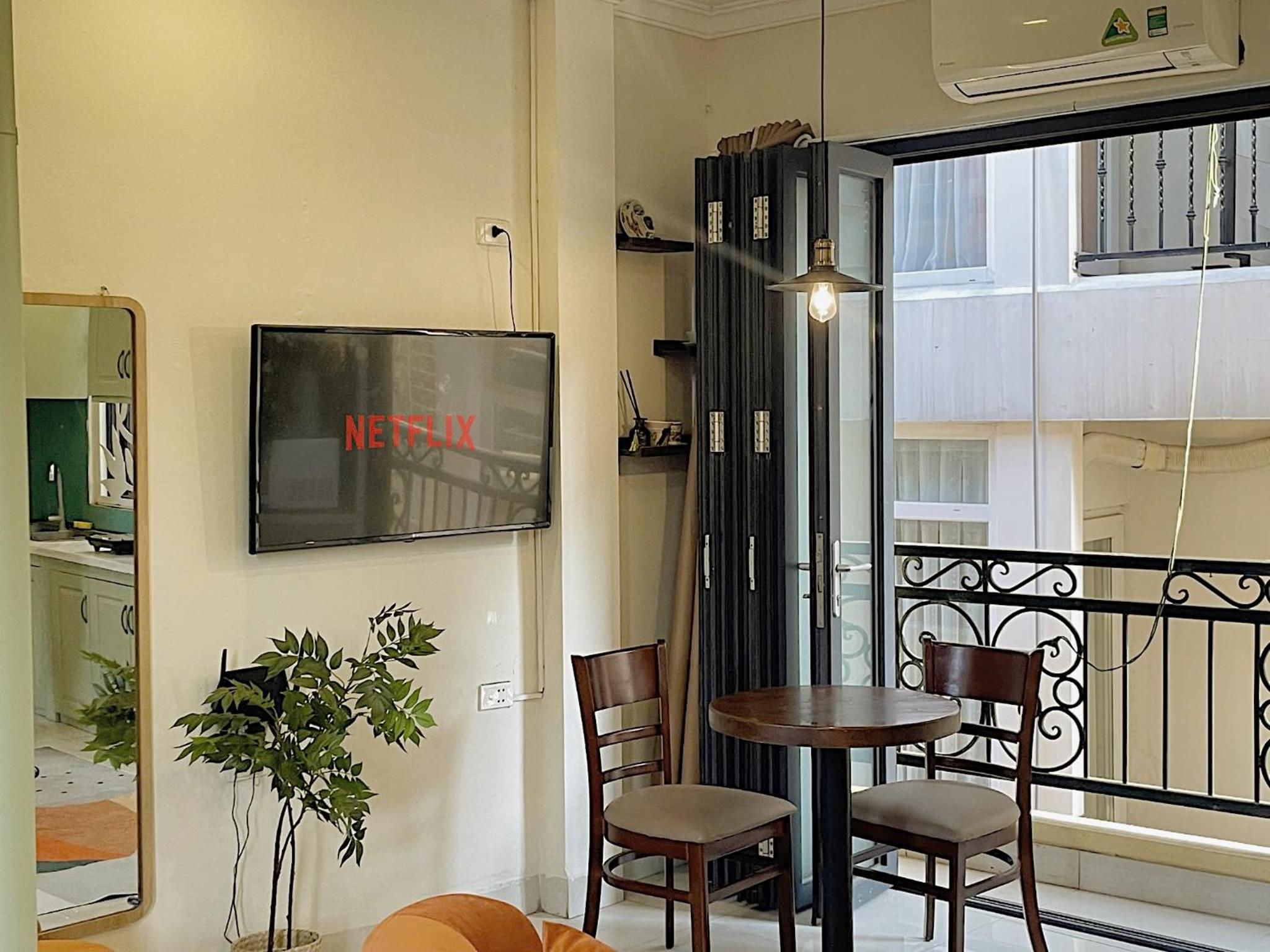 Migo Housing - Lift Access - Hanoi Beer Street - Central and Spacious - Ensuite Kitchen - Ensuite Bathroom
