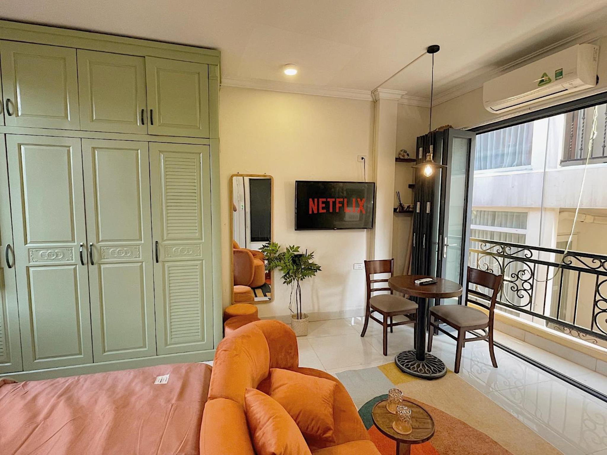 Migo Housing - Lift Access - Hanoi Beer Street - Central and Spacious - Ensuite Kitchen - Ensuite Bathroom