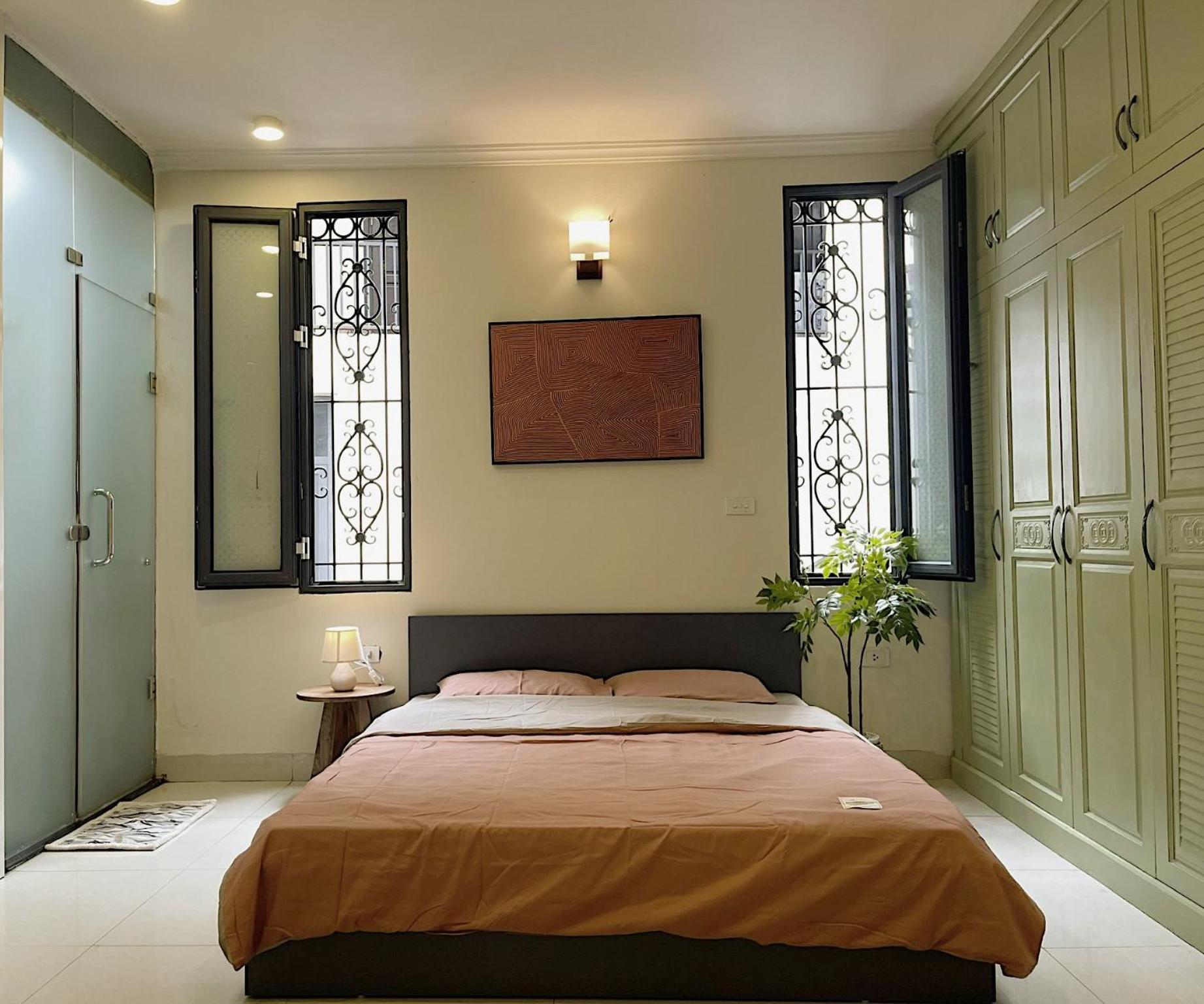 Migo Housing - Lift Access - Hanoi Beer Street - Central and Spacious - Ensuite Kitchen - Ensuite Bathroom