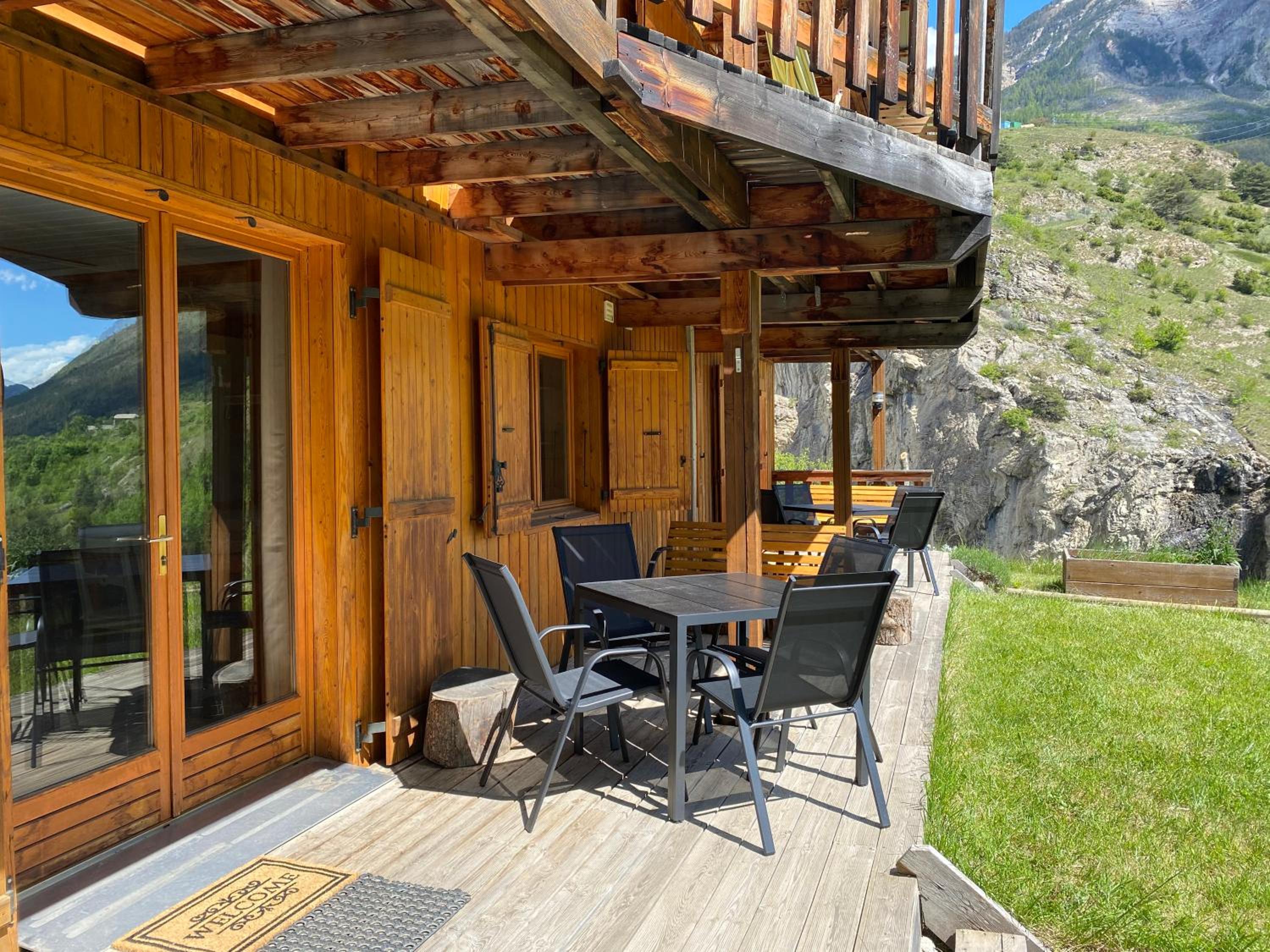 Chalet Inukshuk Vue panoramique Gorges de la Durance Parc des Écrins