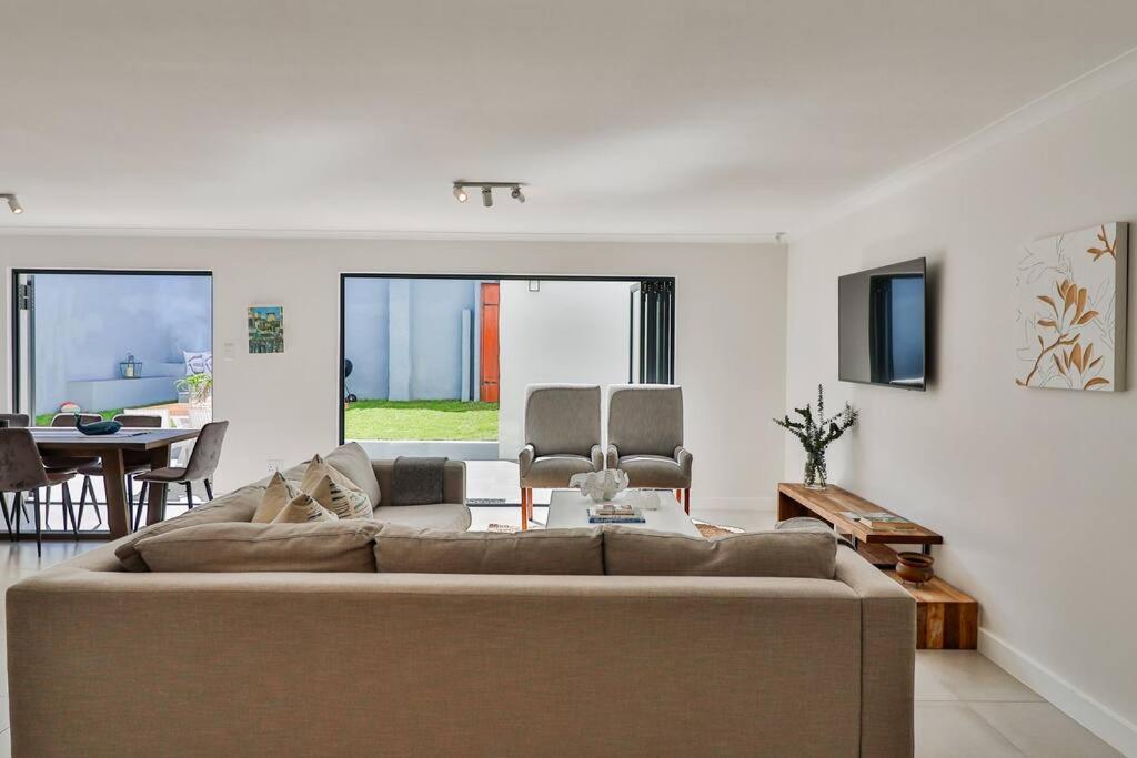 Spacious Family Home close to Grotto Beach view 2