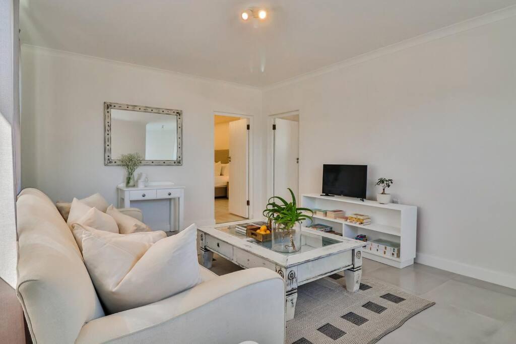 Spacious Family Home close to Grotto Beach view 3