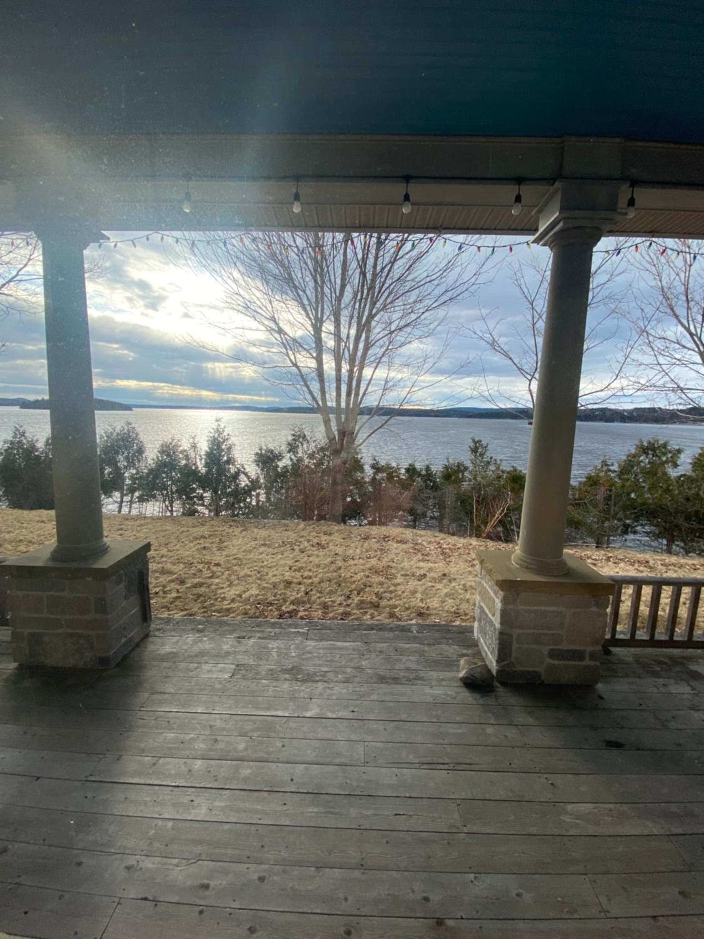 Lux Waterfront Private 4bd home