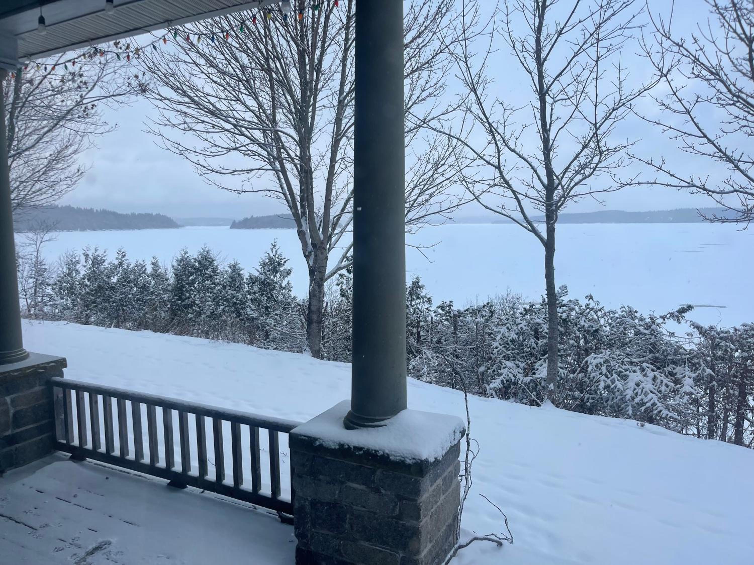 Lux Waterfront Private 4bd home