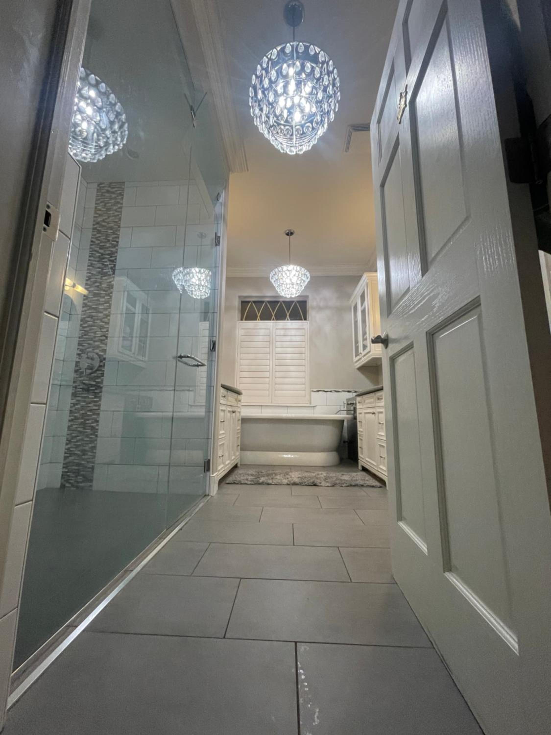 Lux Waterfront Private 4bd home