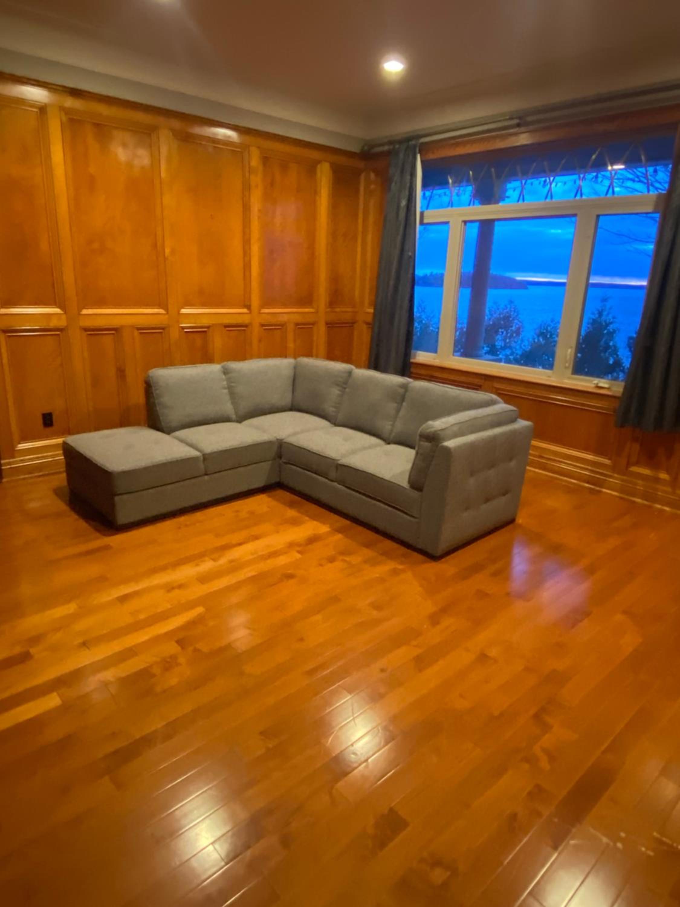 Lux Waterfront Private 4bd home