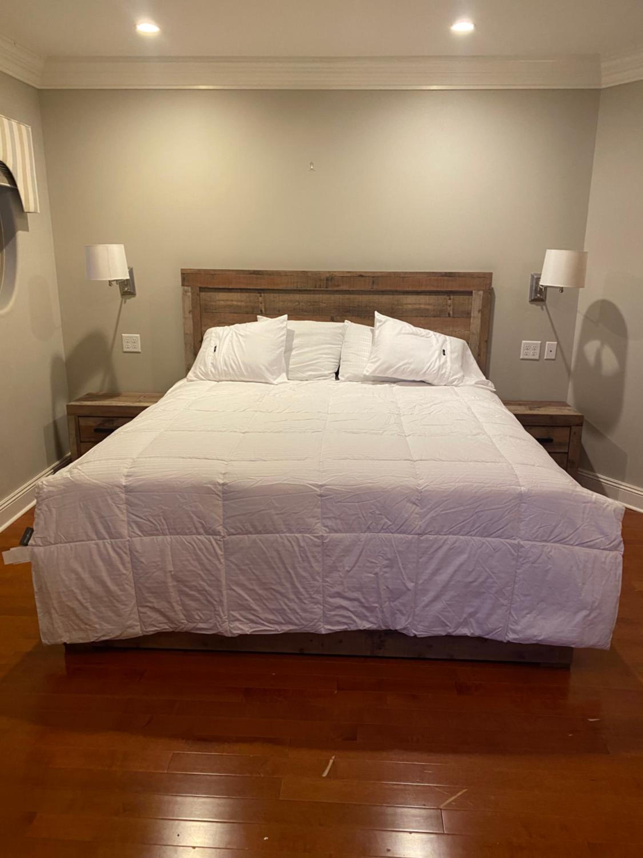 Lux Waterfront Private 4bd home