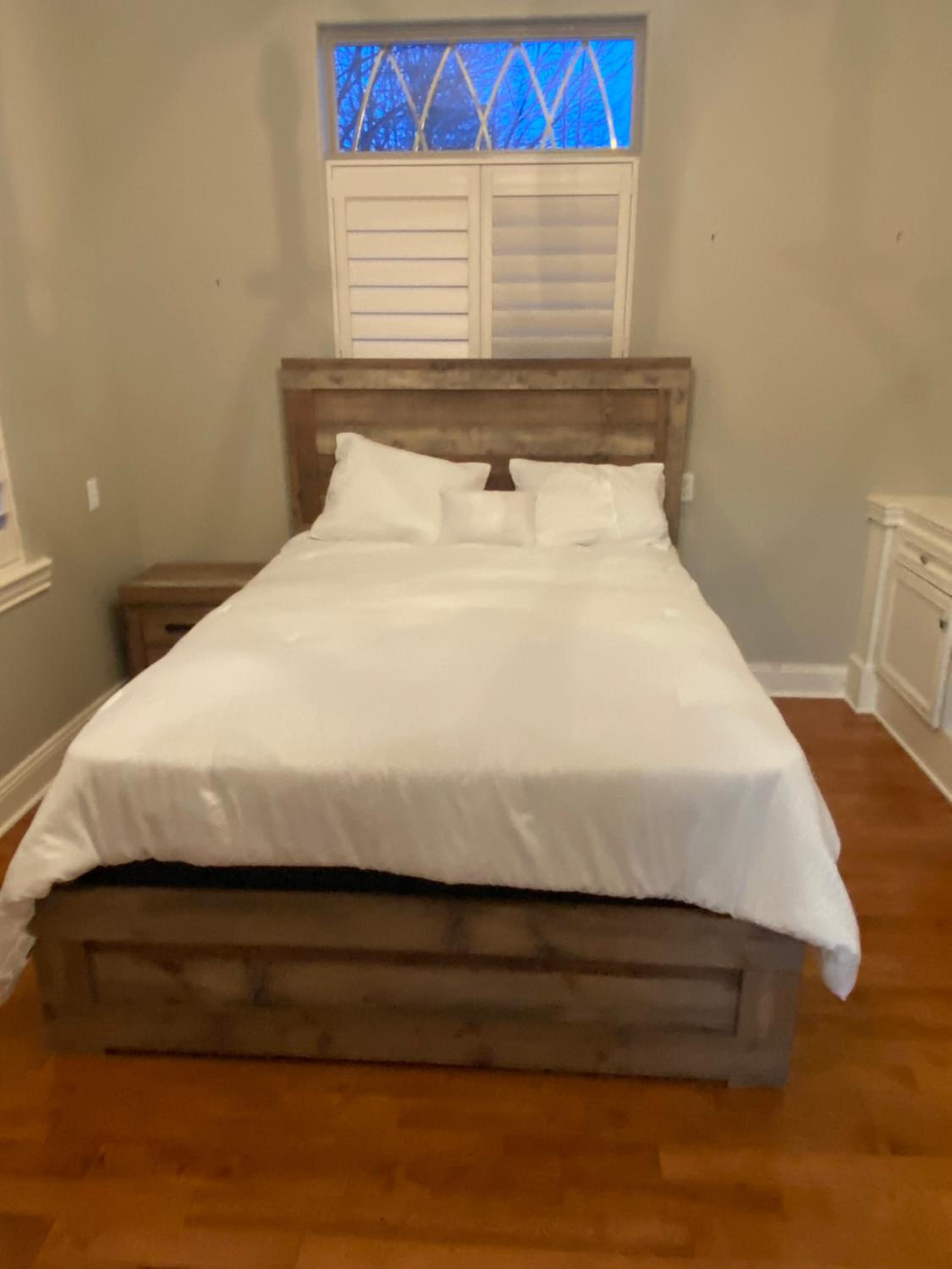 Lux Waterfront Private 4bd home