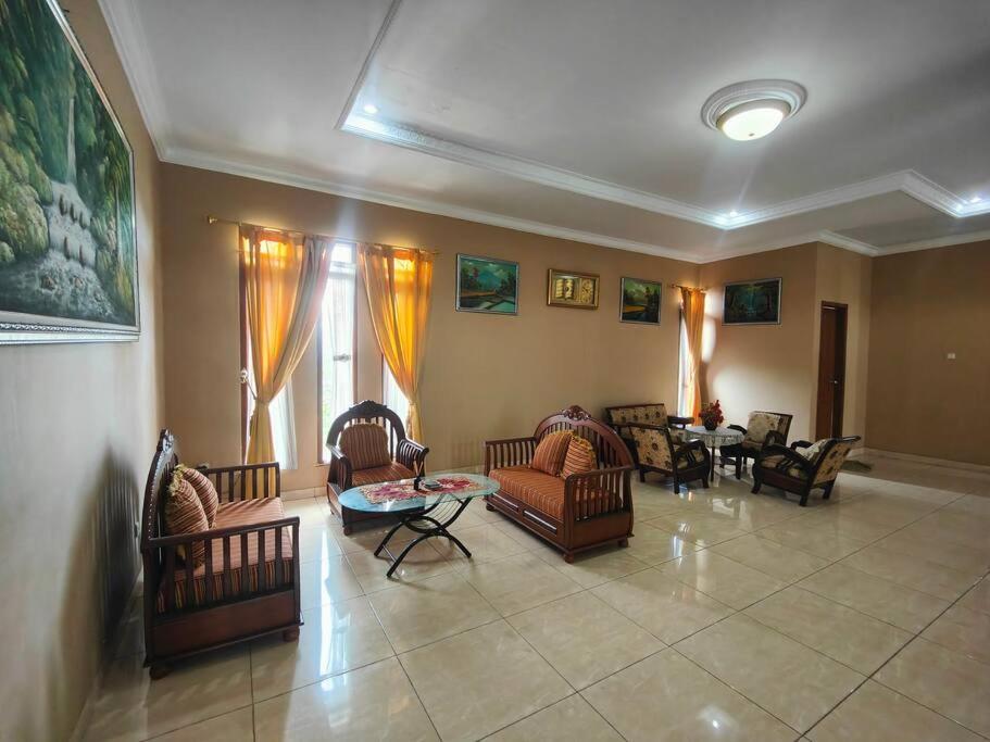 Padi Loka Villa Kuningan