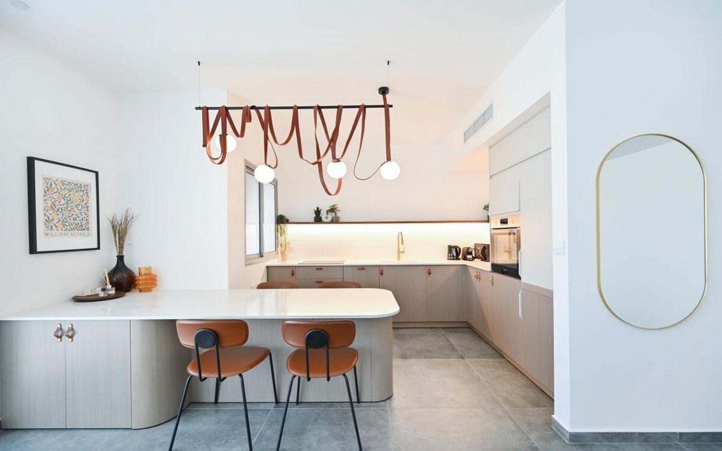 Stylish 3BR with City View & Parking by HolyGuest view 4