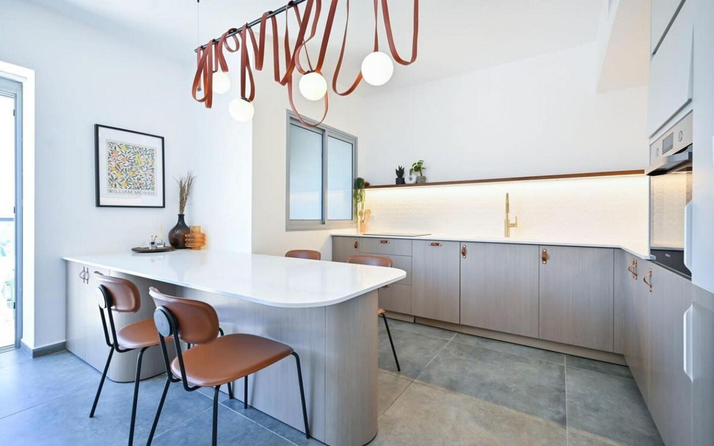 Stylish 3BR with City View & Parking by HolyGuest view 5
