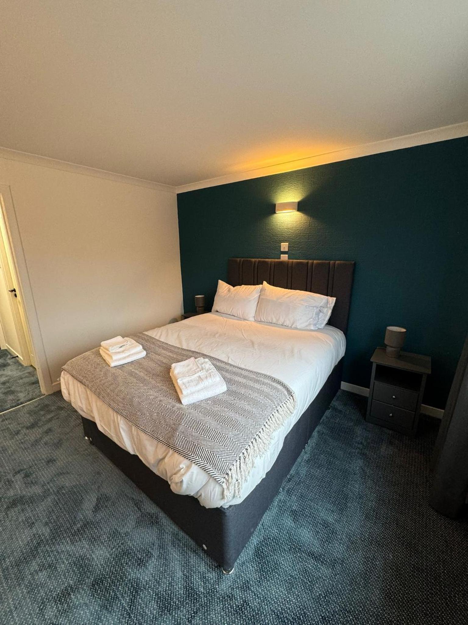 Newly Renovated Cozy Rooms in Fife view 3