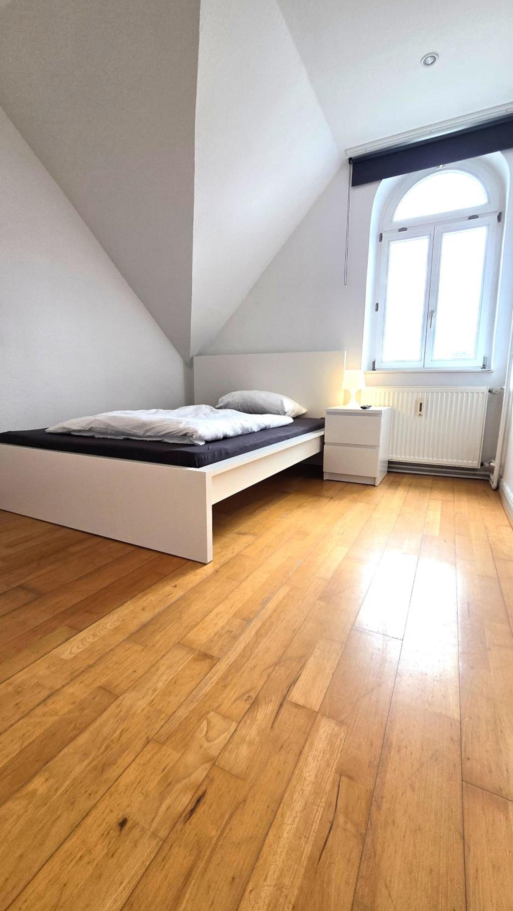 Großzügige Altbauwohnung mitten in der City