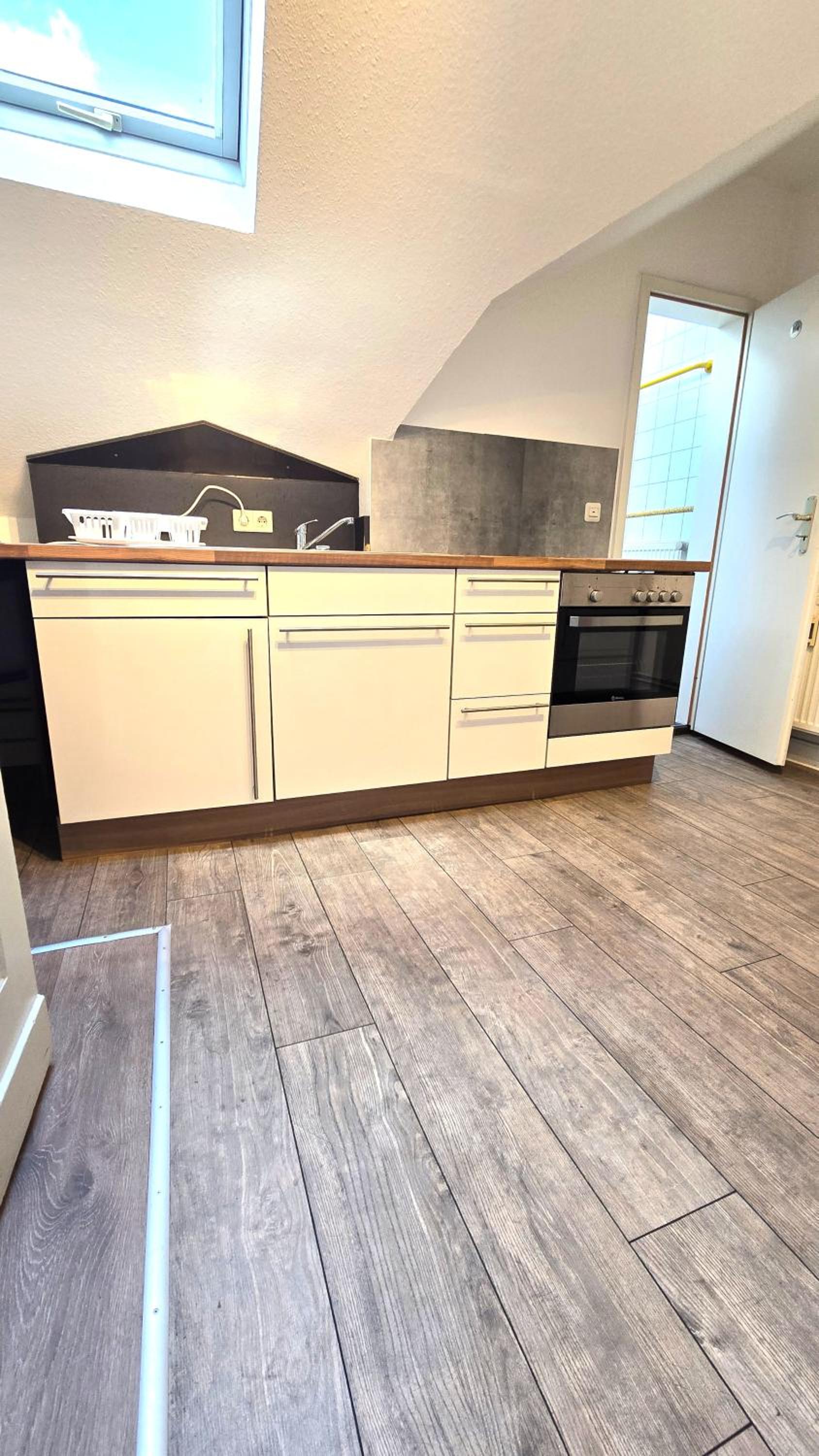 Großzügige Altbauwohnung mitten in der City