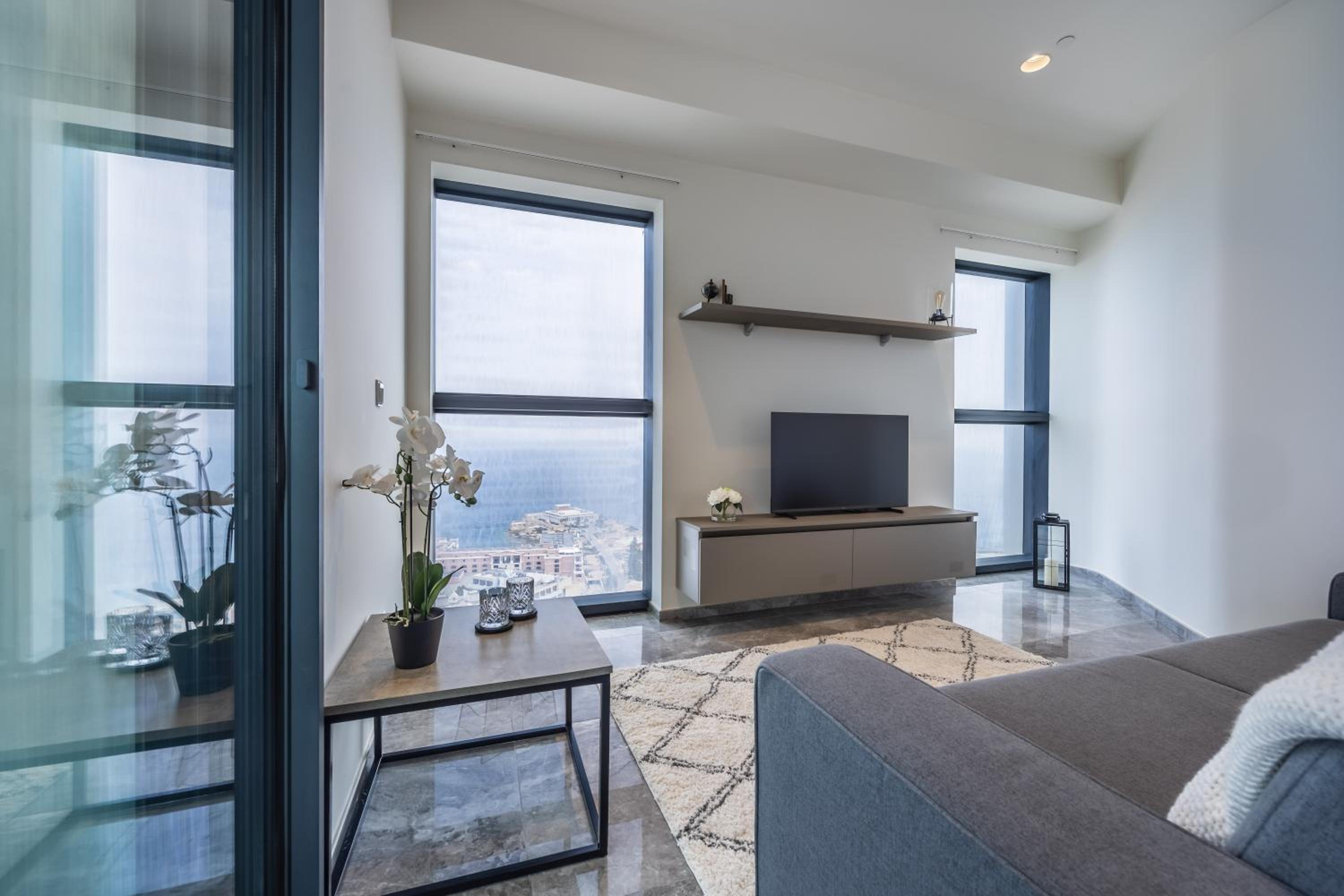 Apartment on Cloud Nine in Malta's Tallest Tower photo 2