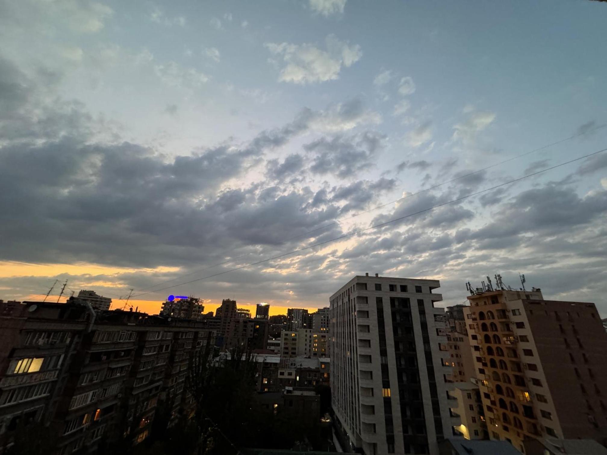 Luxury 2 bedroom apt with a balcony in the small center at Koghbatsi 16, New Building