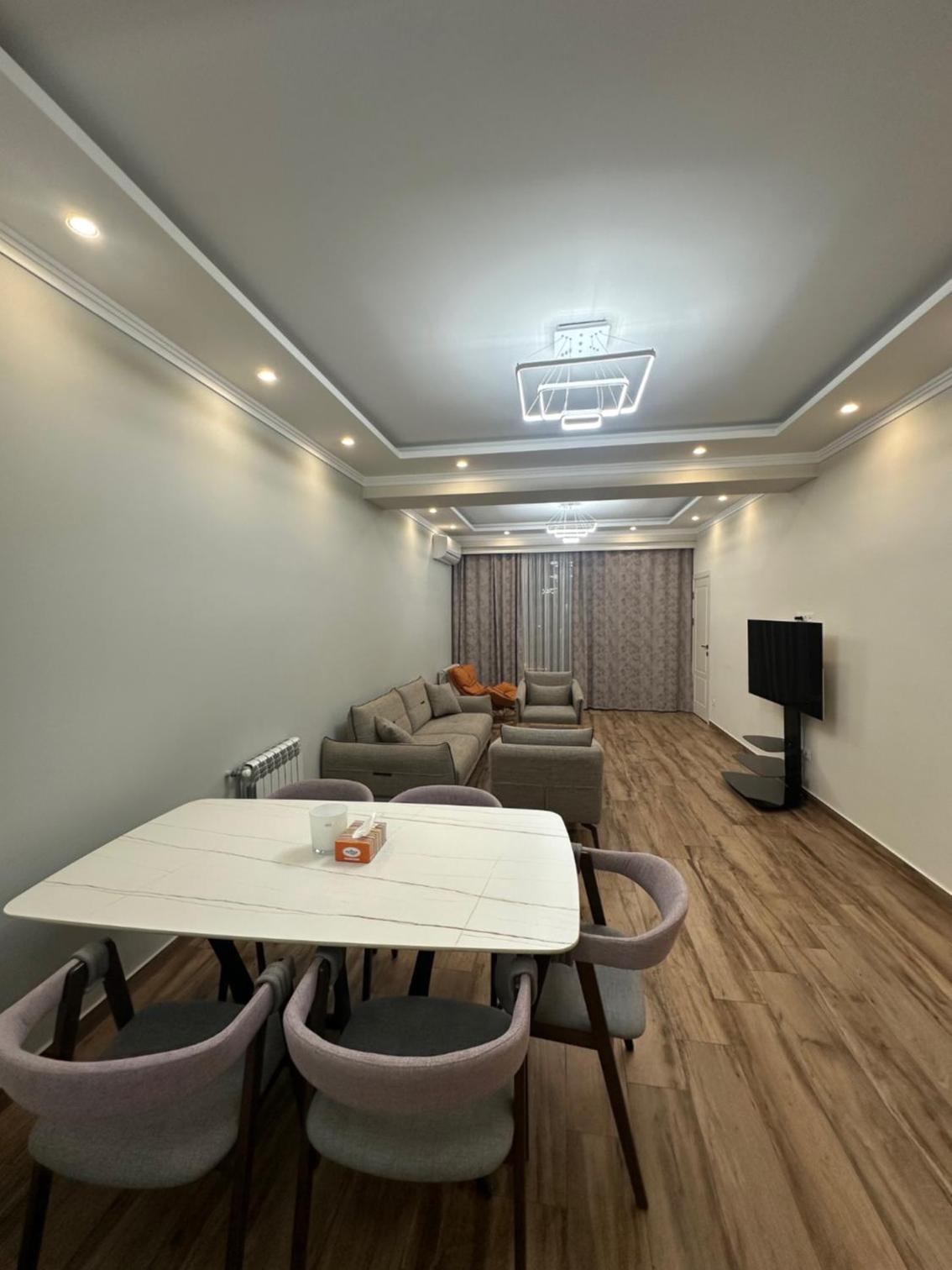 Luxury 2 bedroom apt with a balcony in the small center at Koghbatsi 16, New Building