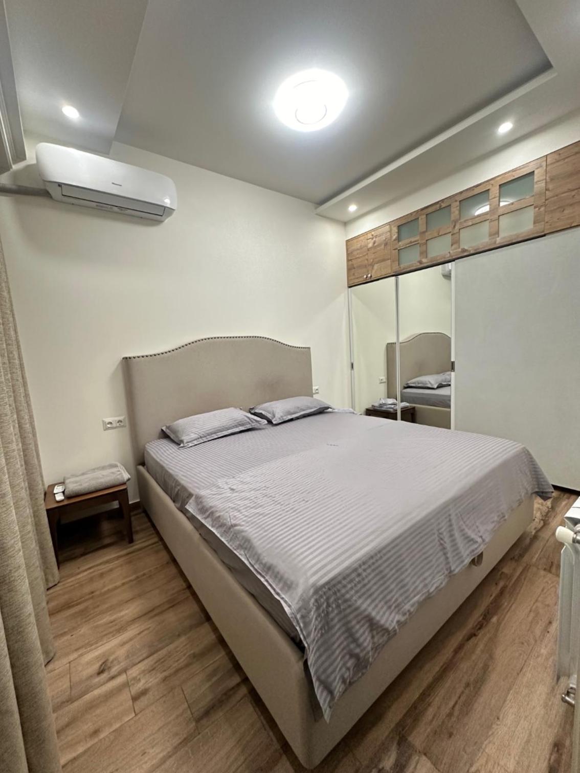Luxury 2 bedroom apt with a balcony in the small center at Koghbatsi 16, New Building