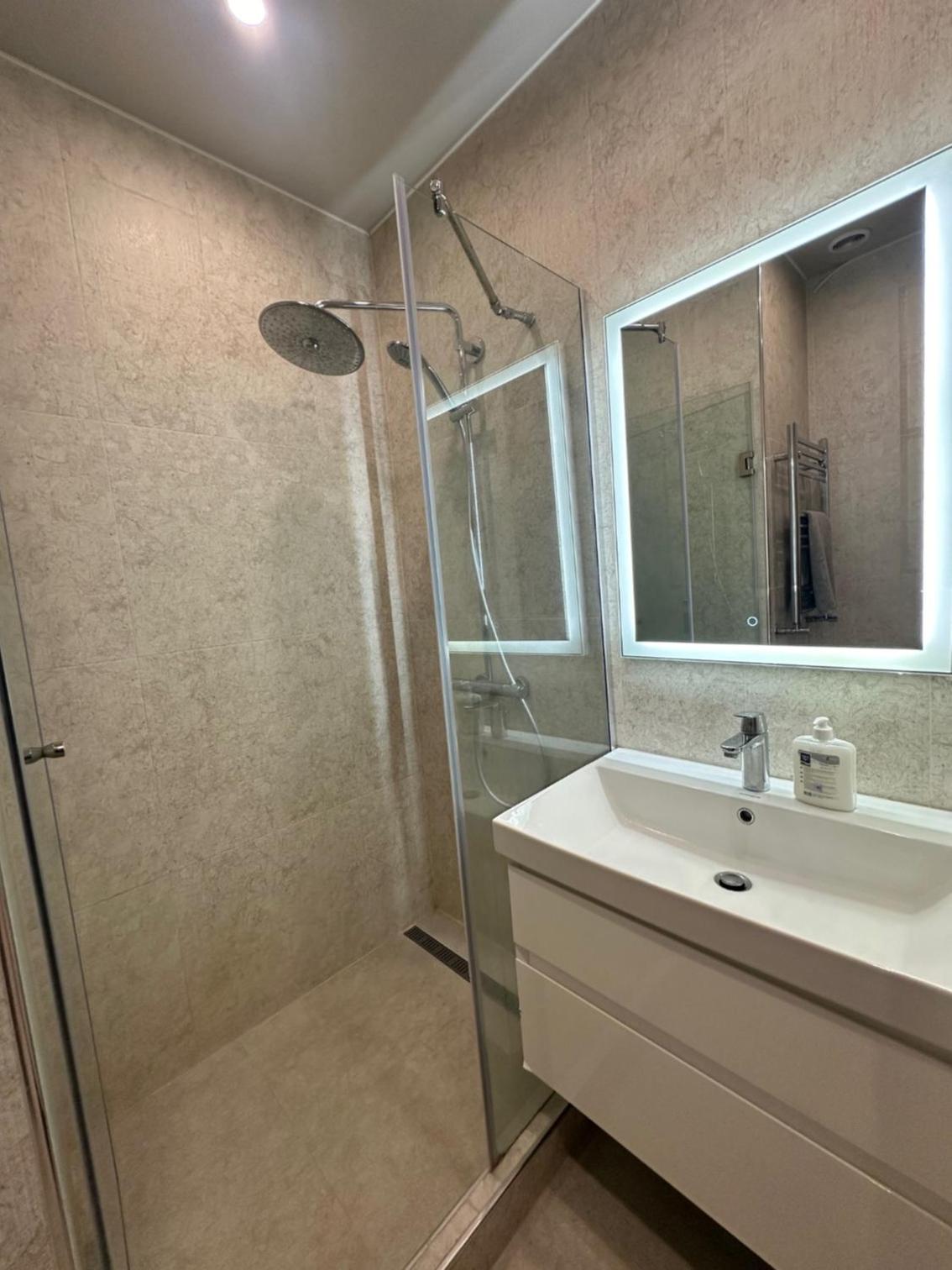 Luxury 2 bedroom apt with a balcony in the small center at Koghbatsi 16, New Building