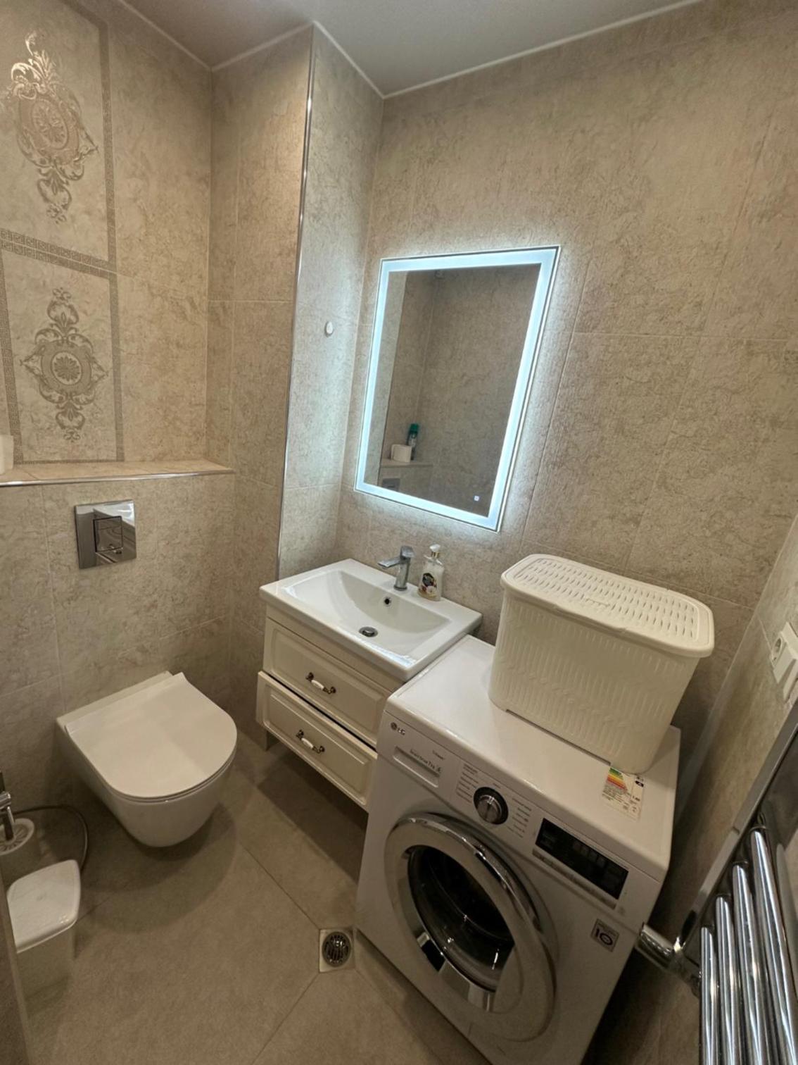 Luxury 2 bedroom apt with a balcony in the small center at Koghbatsi 16, New Building