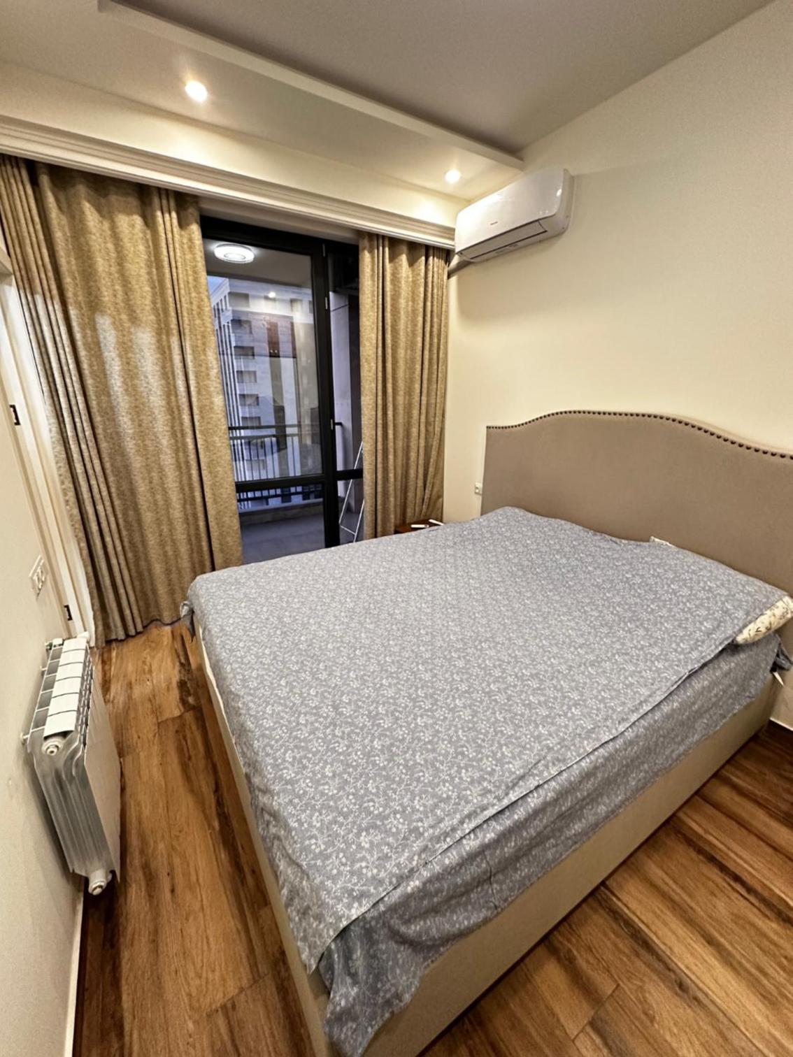 Luxury 2 bedroom apt with a balcony in the small center at Koghbatsi 16, New Building