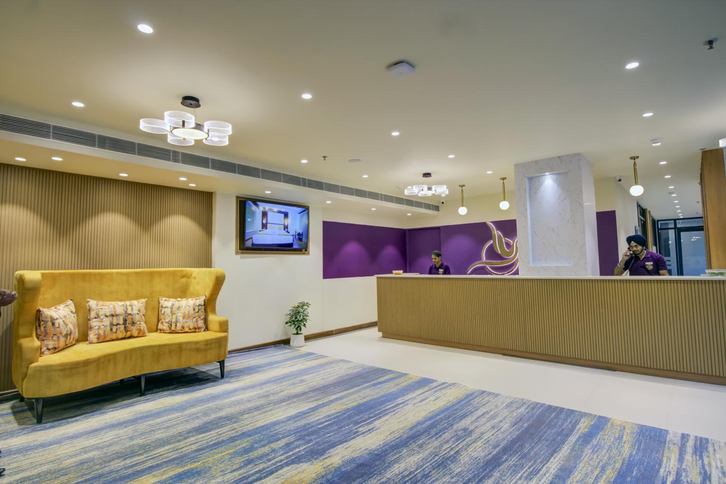 Lobby & Reception