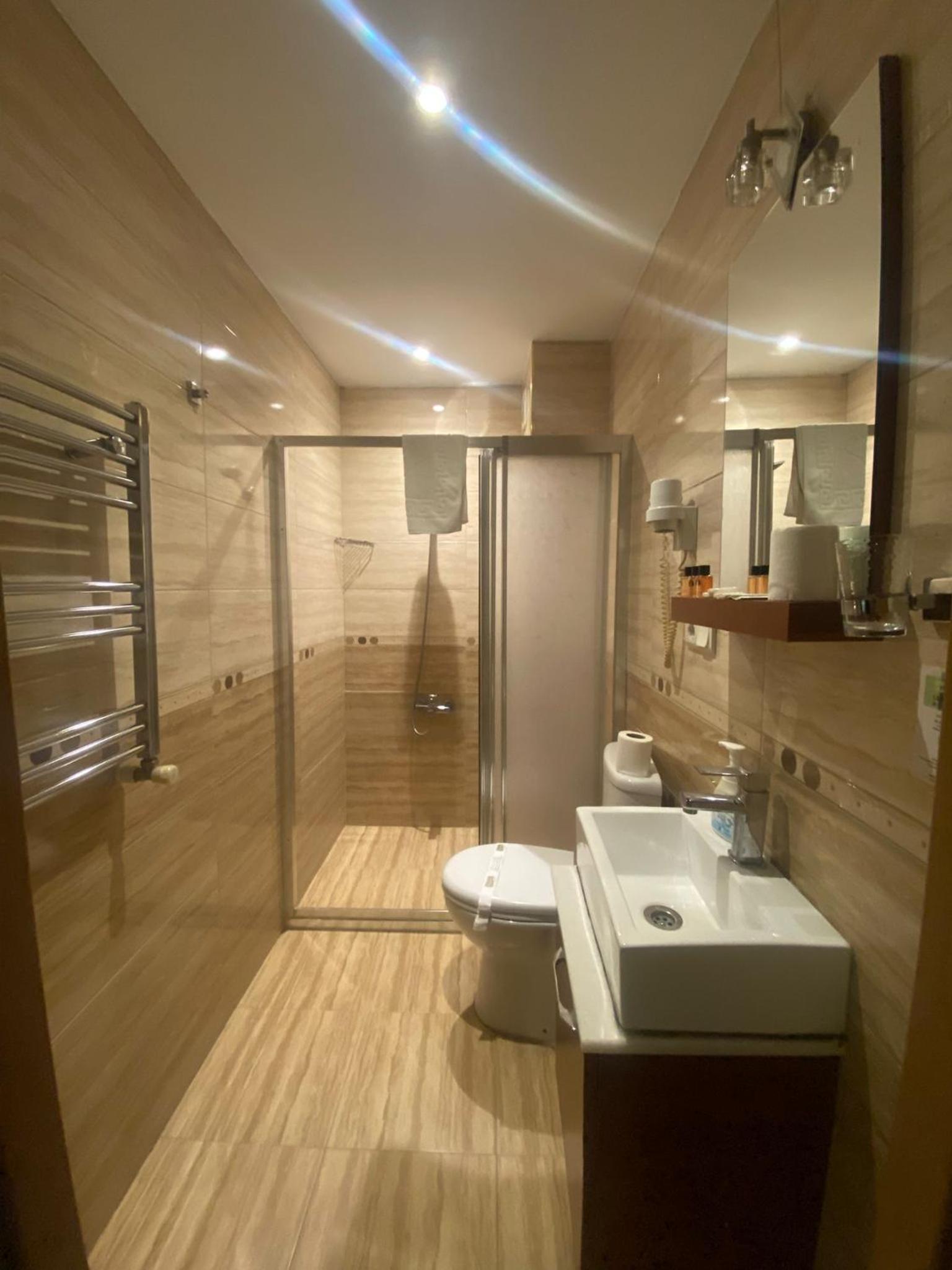 Real Life Otel - Image 17