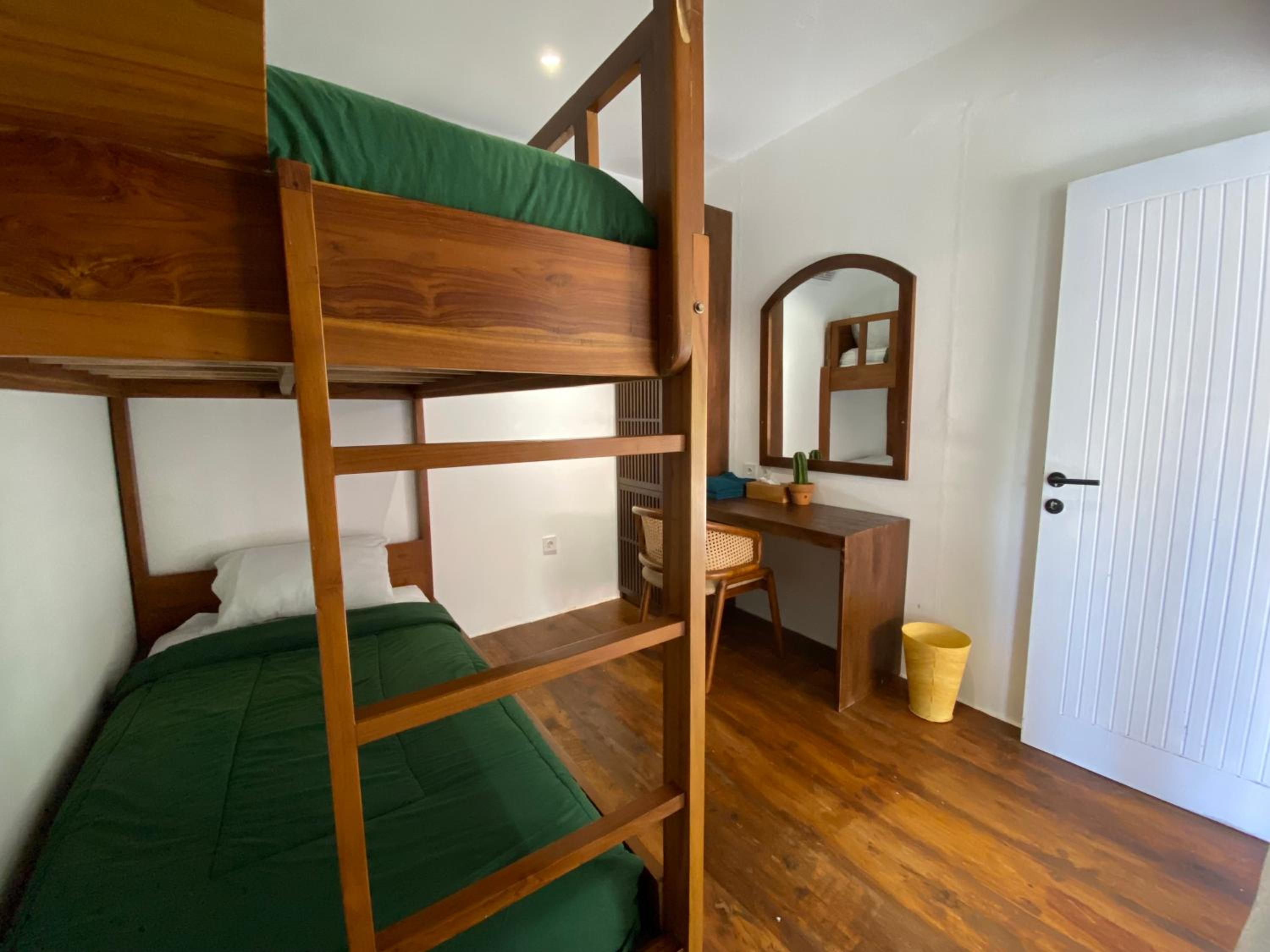 Cabana Surf and Stay view 3