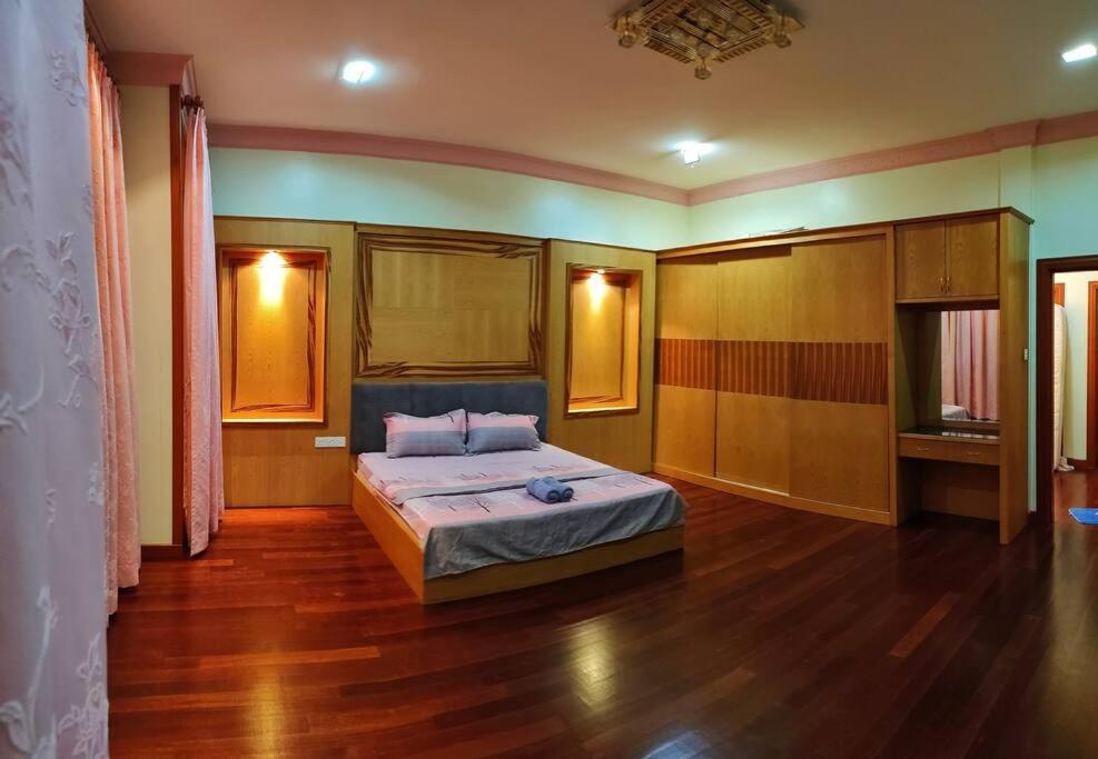 AT Unicorn Homestay Sibu - Large Parking, High-Speed WiFi, Wedding House photo 2