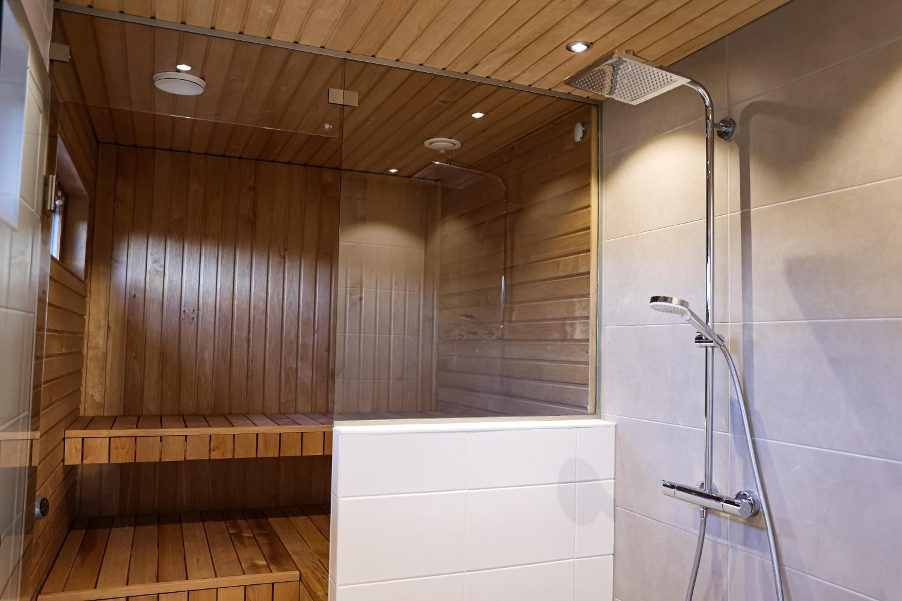 Villa Polar Lights with Jacuzzi by BookLapland