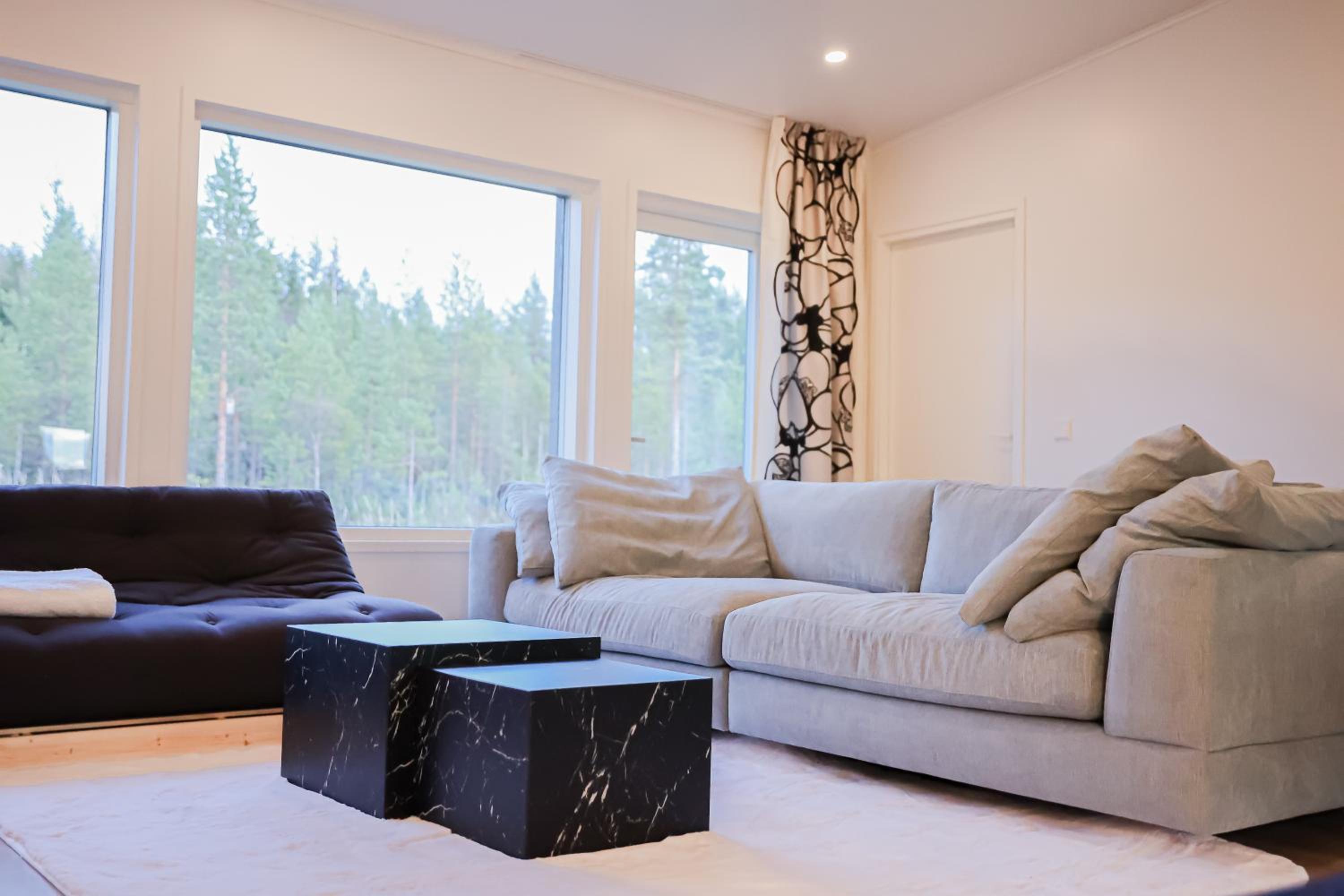 Villa Polar Lights with Jacuzzi by BookLapland
