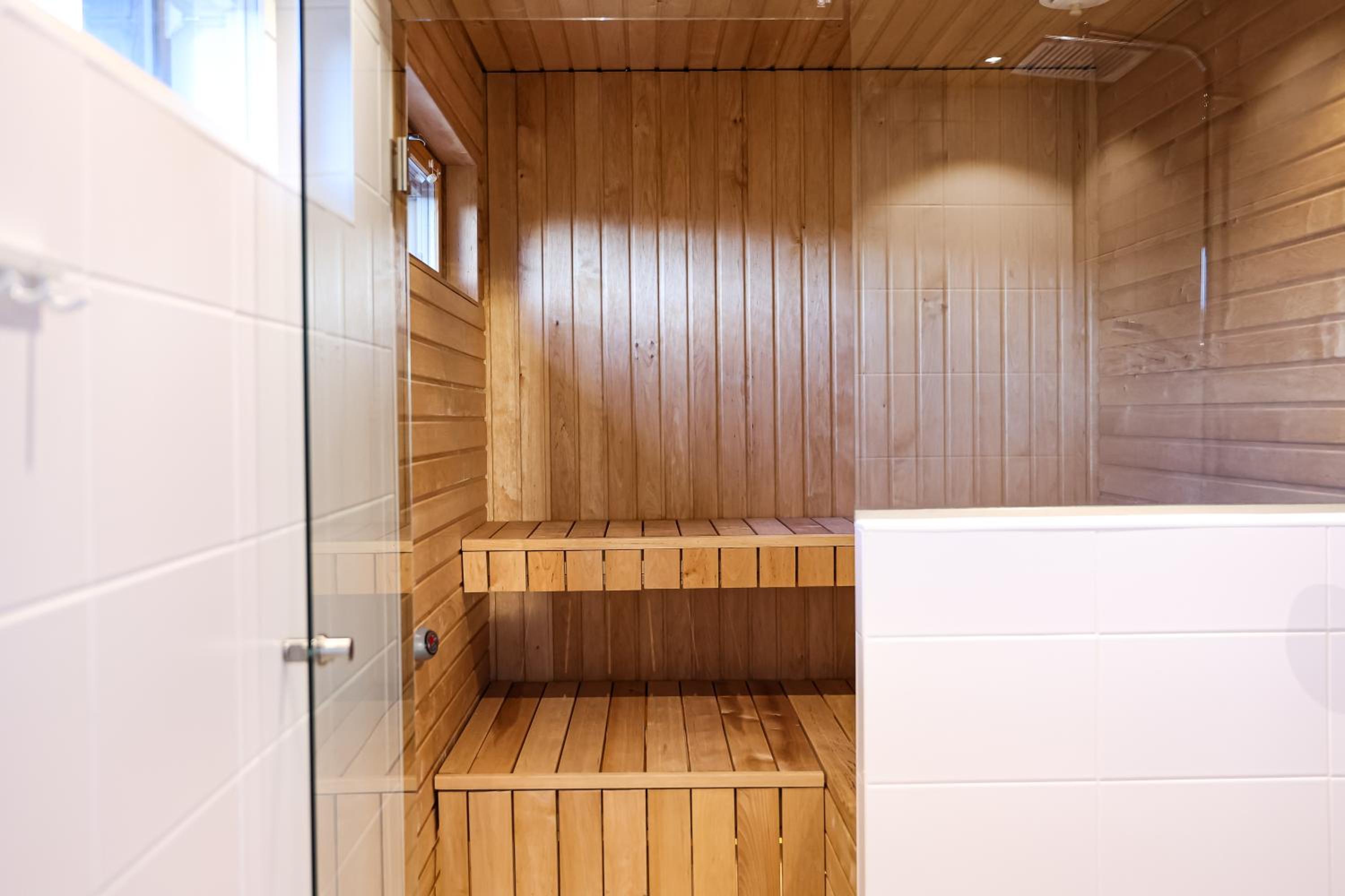 Villa Polar Lights with Jacuzzi by BookLapland