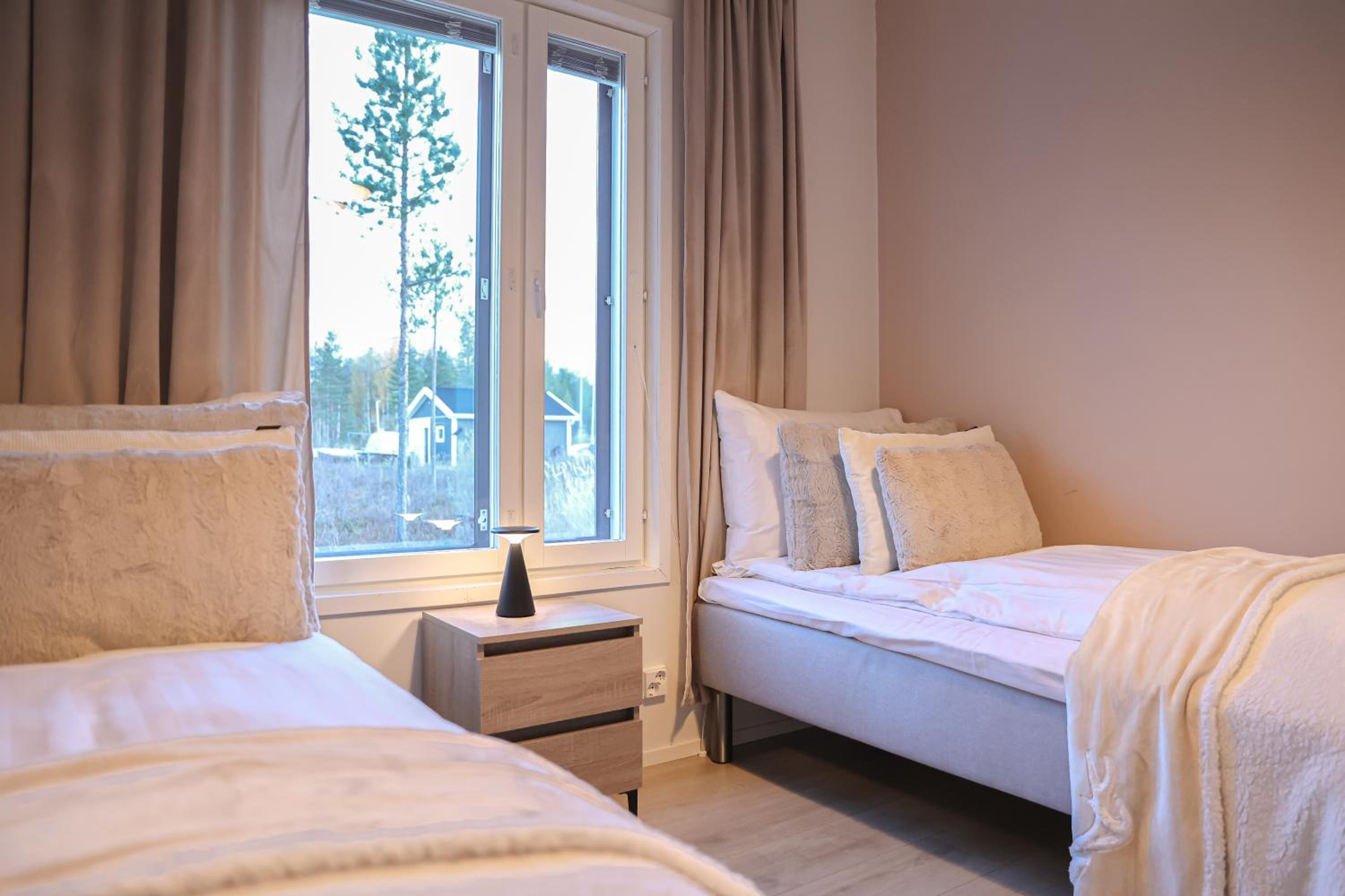 Villa Polar Lights with Jacuzzi by BookLapland