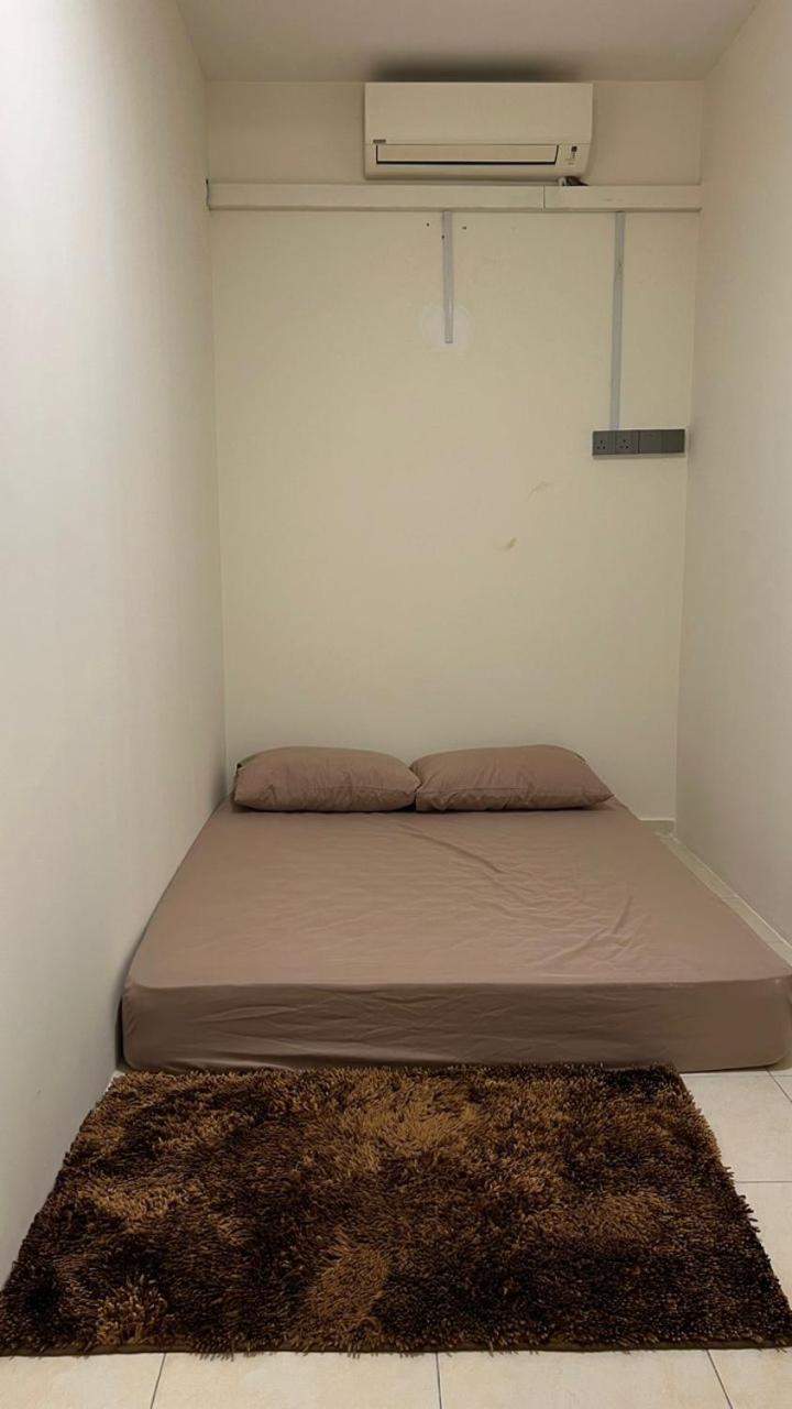 Kiki's room for men 8B photo 1