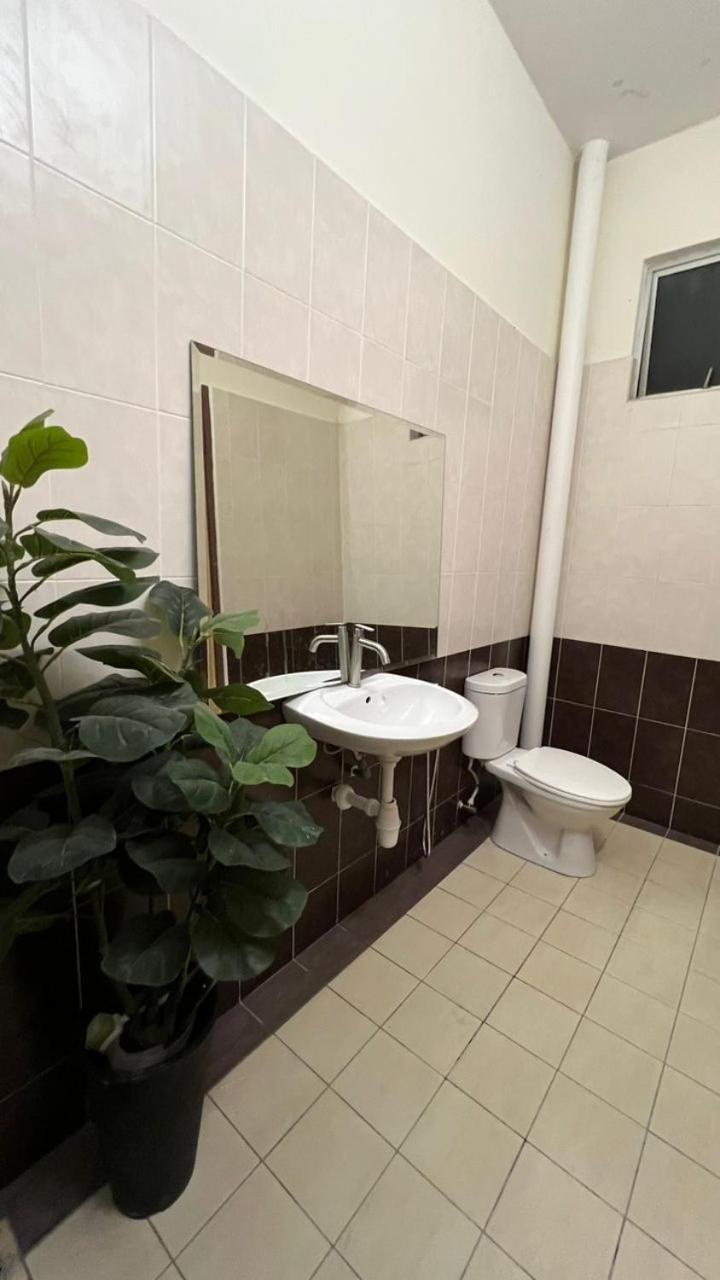 Kiki's room for men 8B photo 7