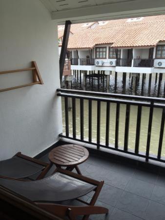 Tower and Water Seaview Lexis water chalet photo 6
