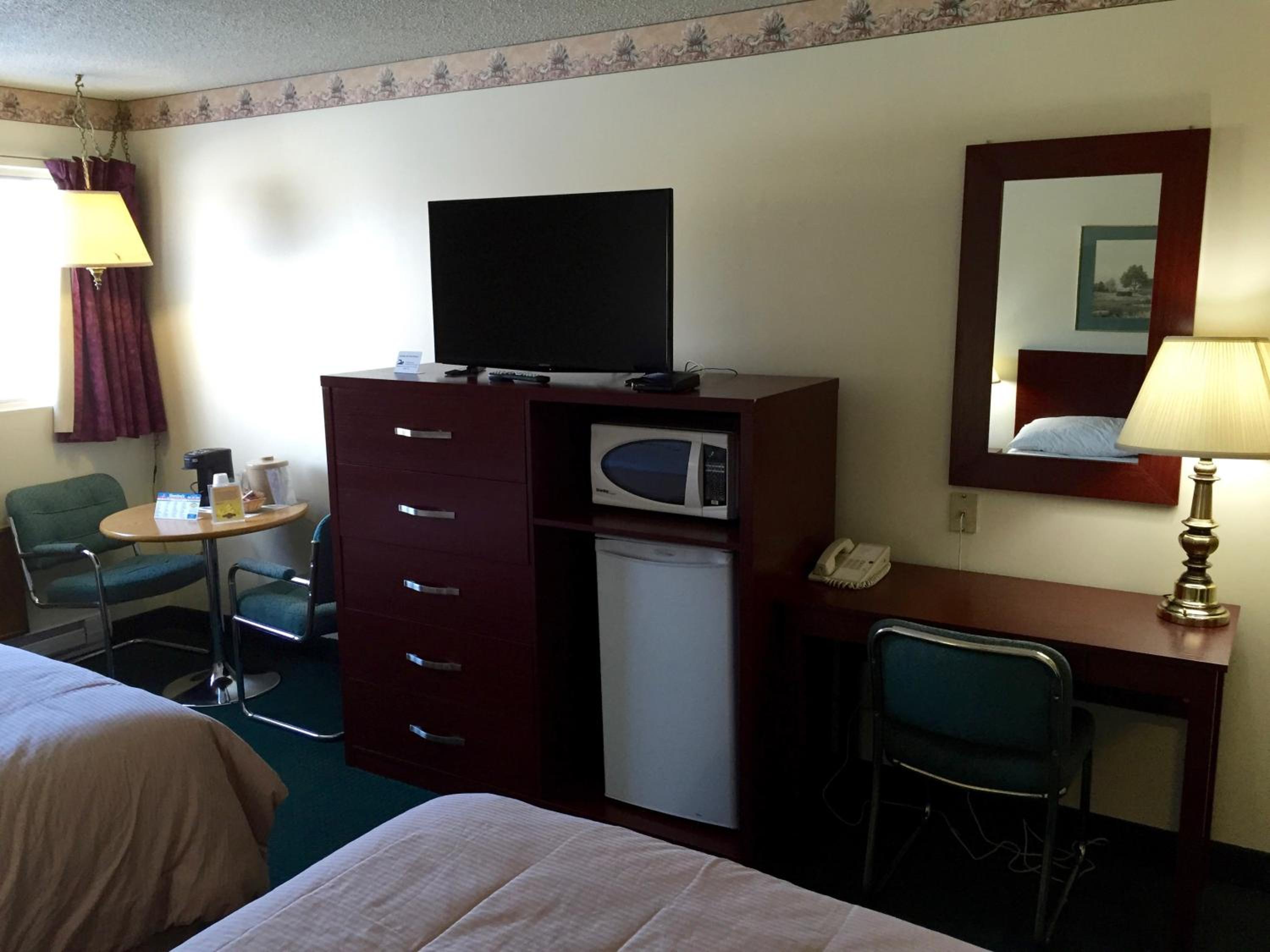 Brandon Vacations - Colonial Inn - Property Image 2