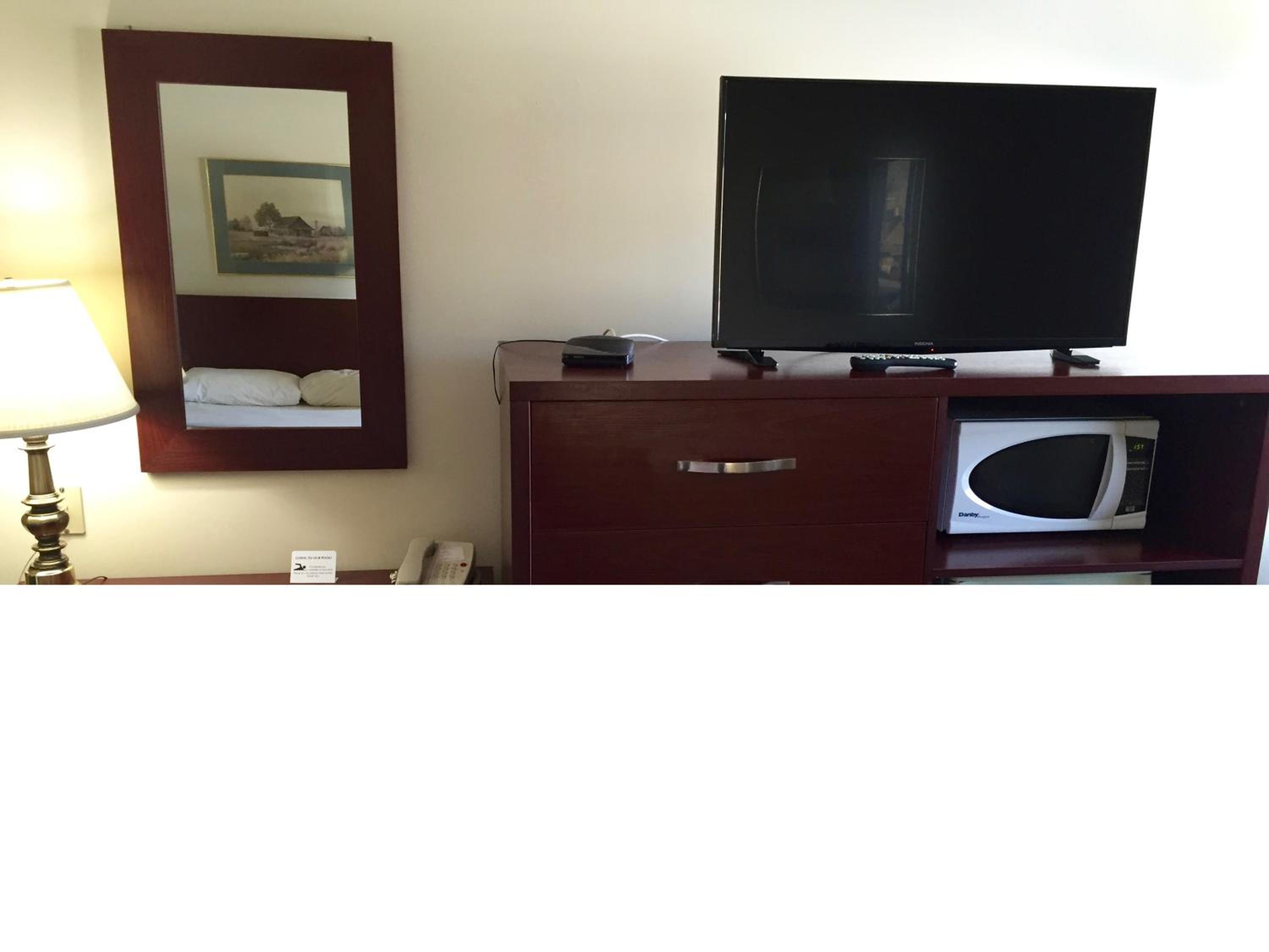 Brandon Vacations - Colonial Inn - Property Image 3