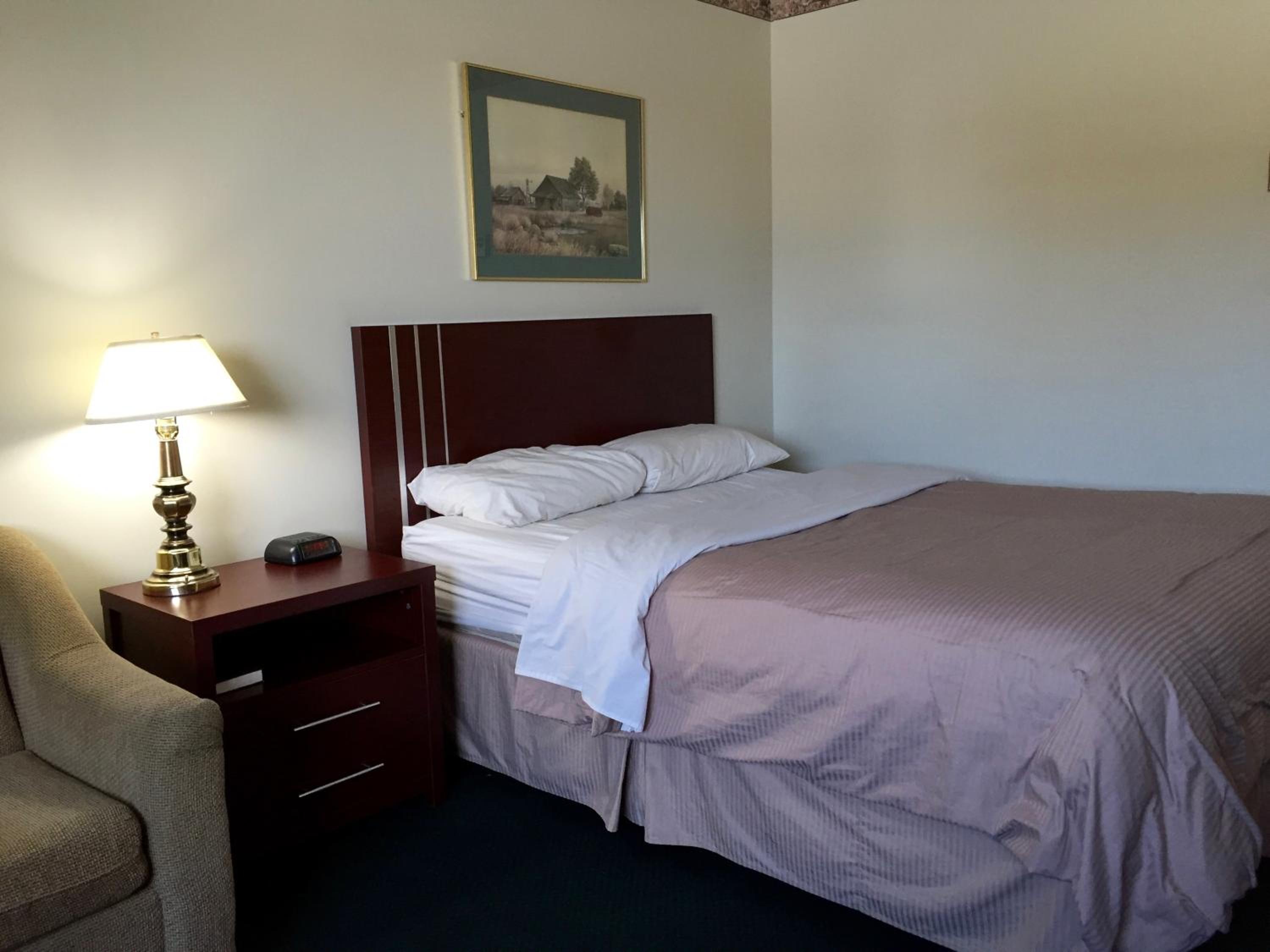 Brandon Vacations - Colonial Inn - Property Image 1