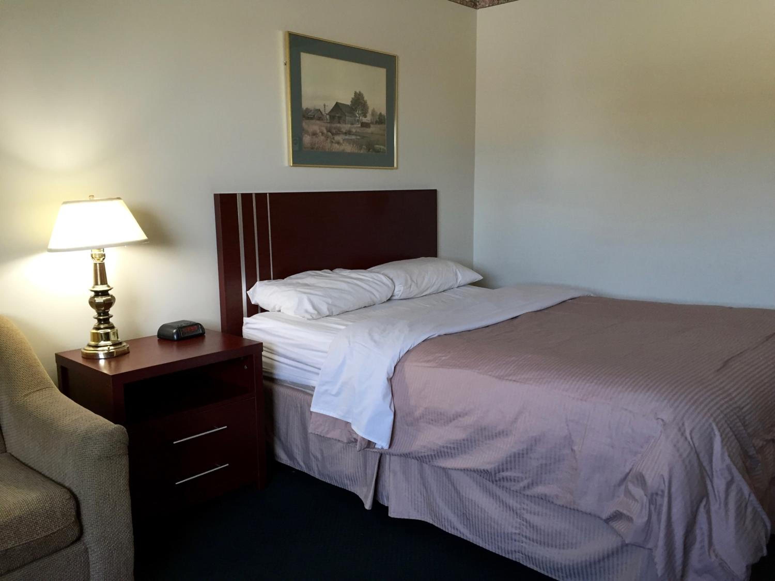 Brandon Vacations - Colonial Inn - Property Image 4
