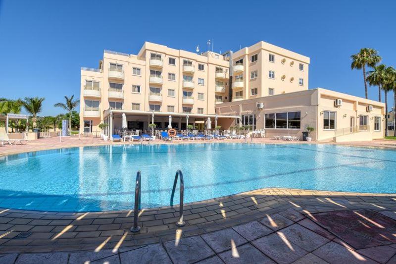 Kama Lifestyle Modern apt with sea view