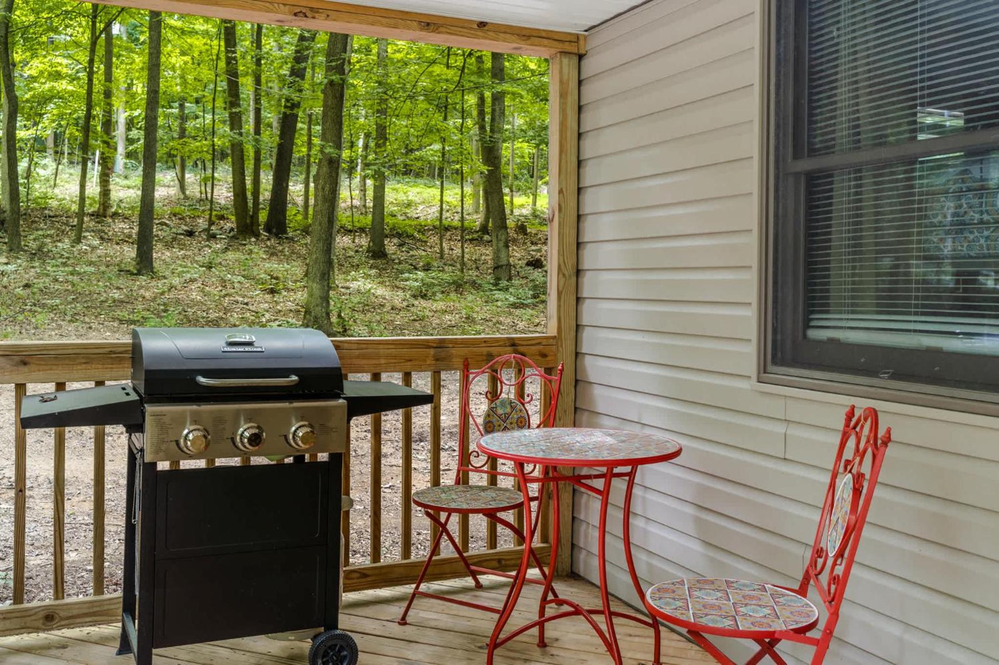 Hotel Modern decor, Hot Tub, Fire Pit, Grill, & Games - Image 1