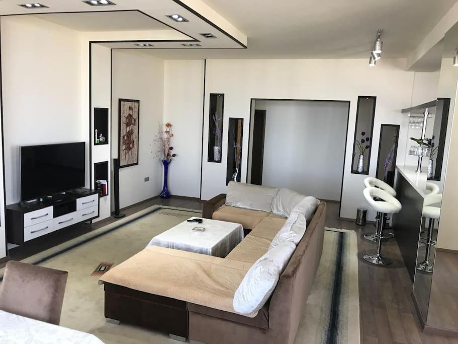 Top-floor Apartment Sea View