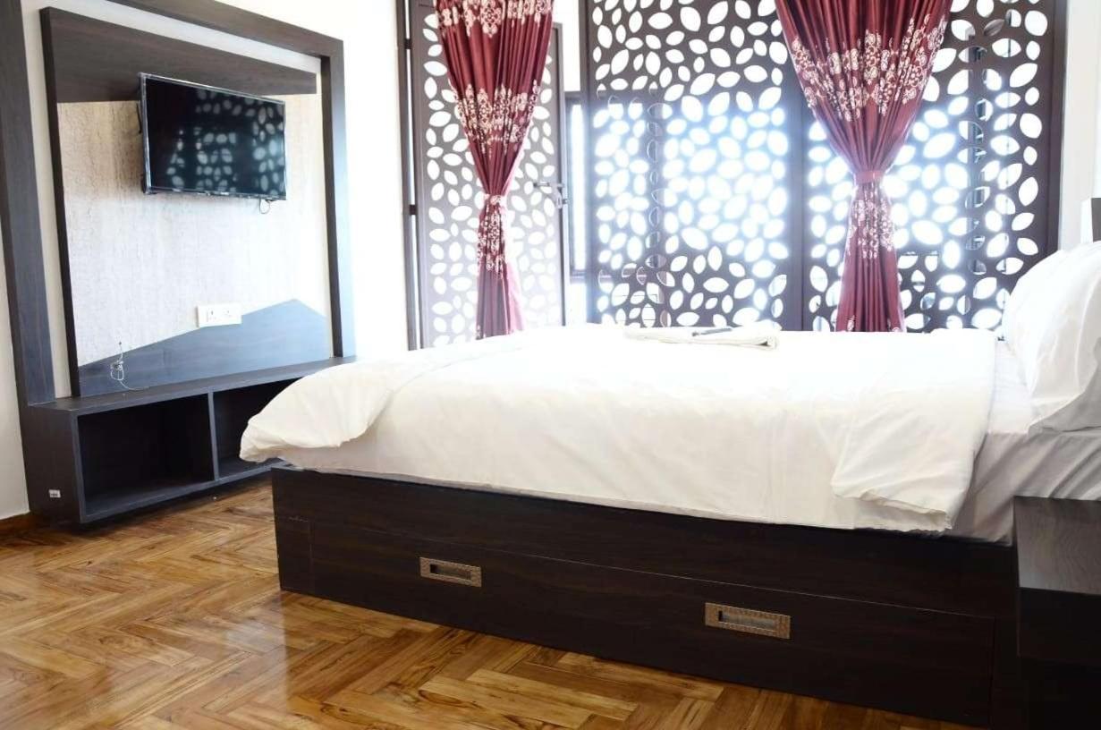 Crescent HomeStay