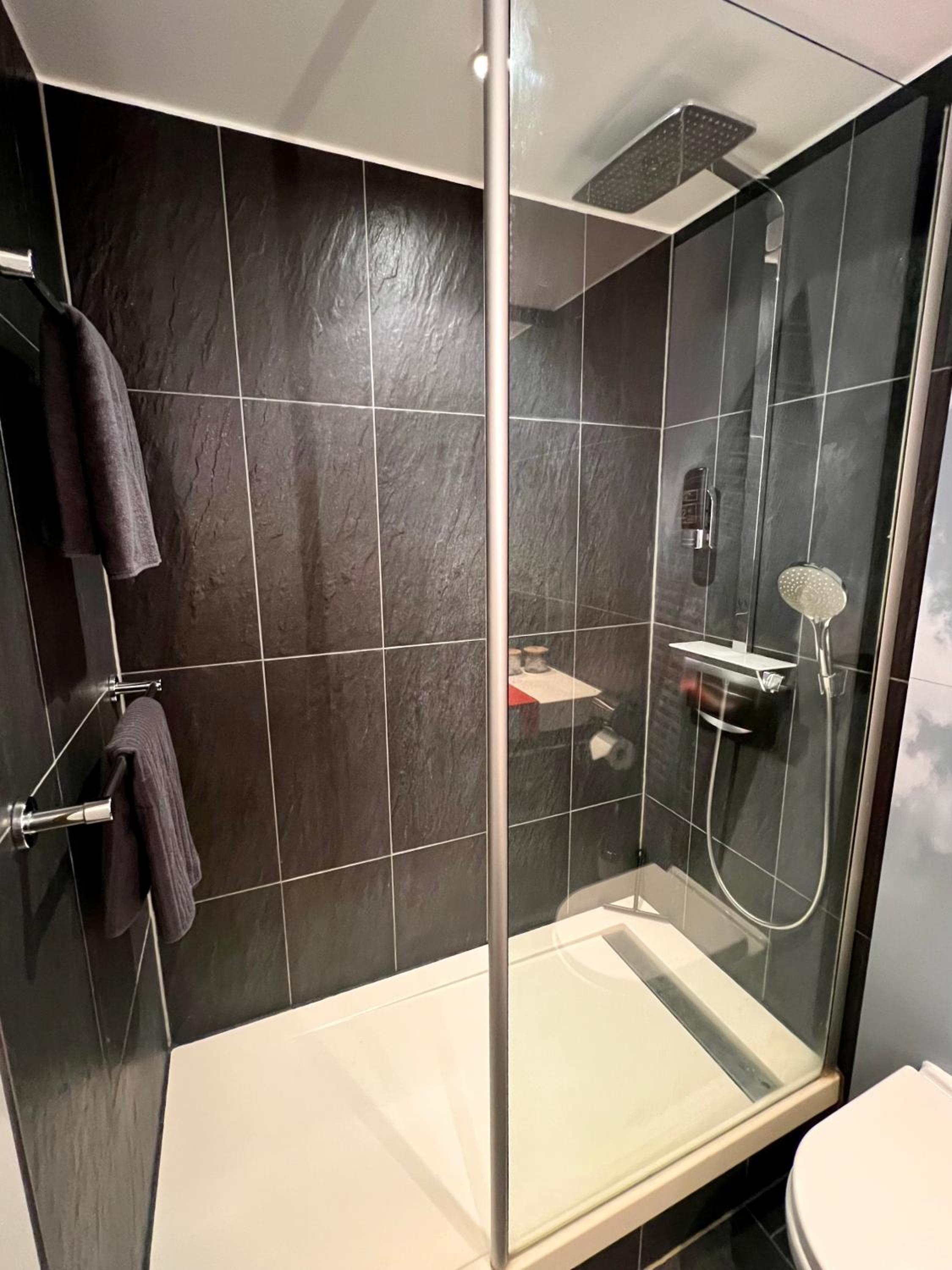 Nähe Frankfurt Messe mit Netflix und Balkon