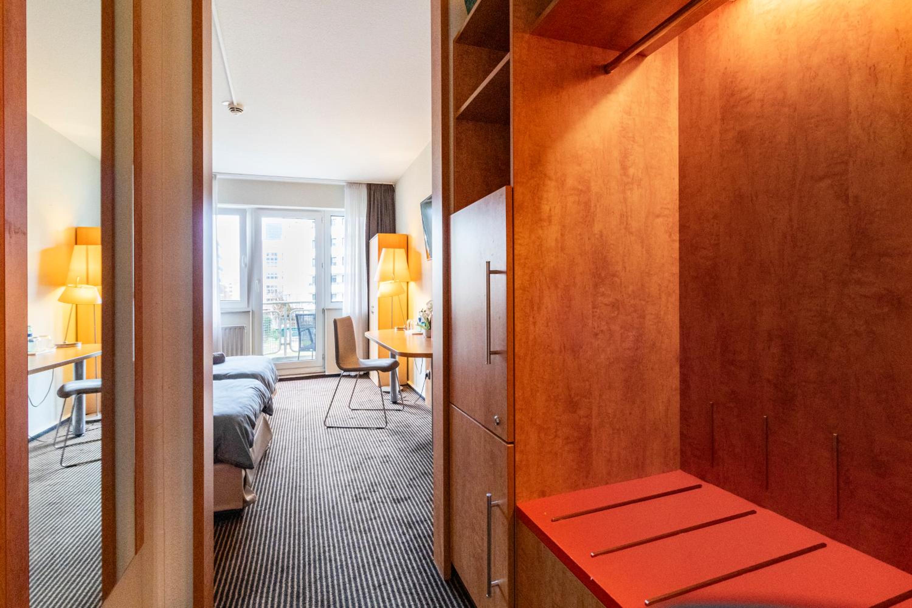 Nähe Frankfurt Messe mit Netflix und Balkon