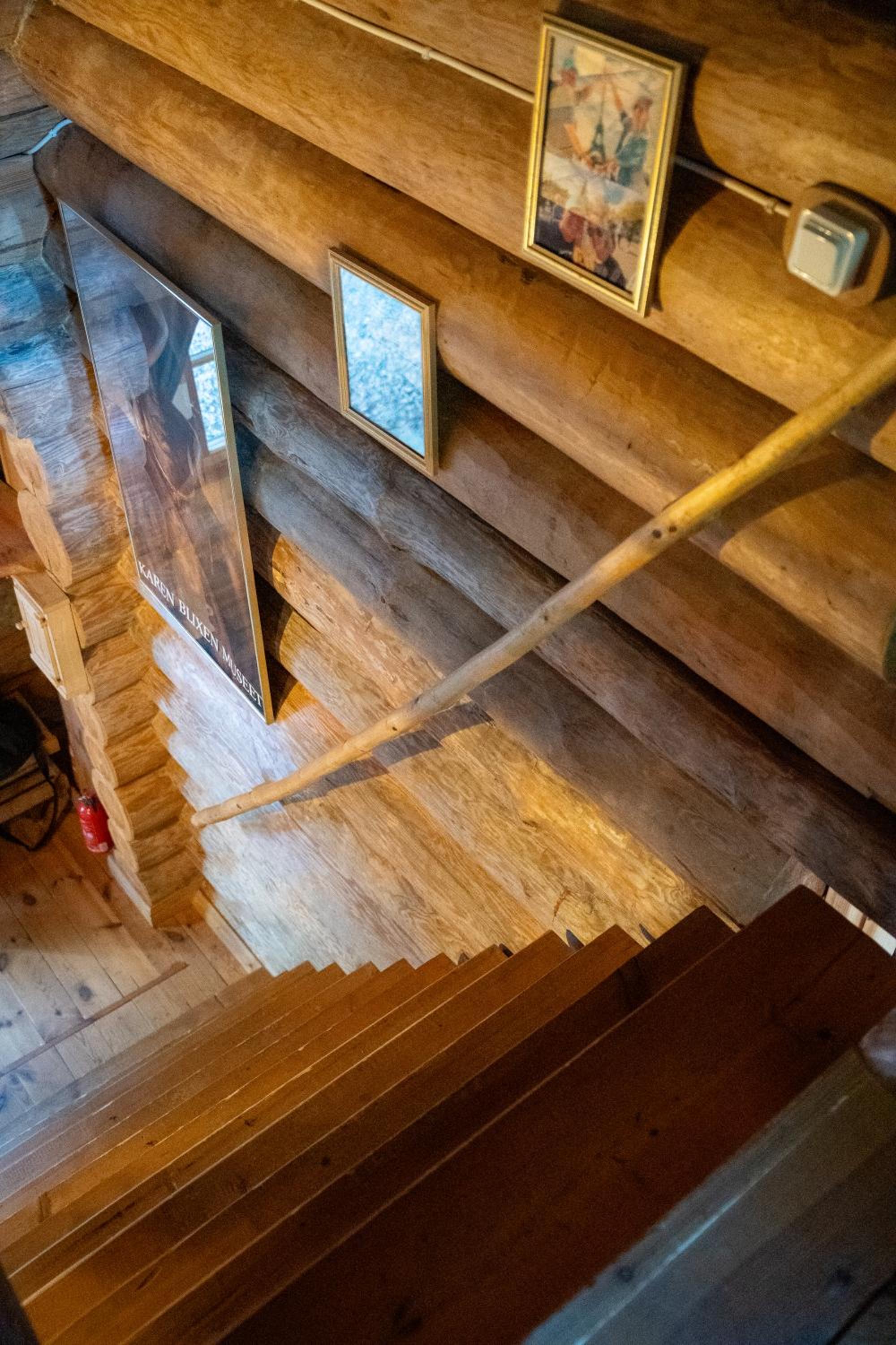 Mysig timmerhus i skogen med privat bastu nära sjön