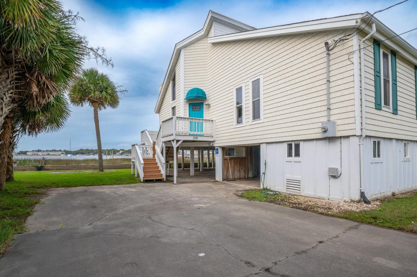 Private Boat Dock or Walk to Beach