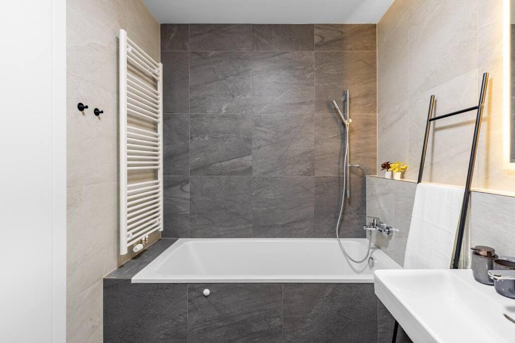 BNB Zwirn Comfort Suite with Balcony view 3